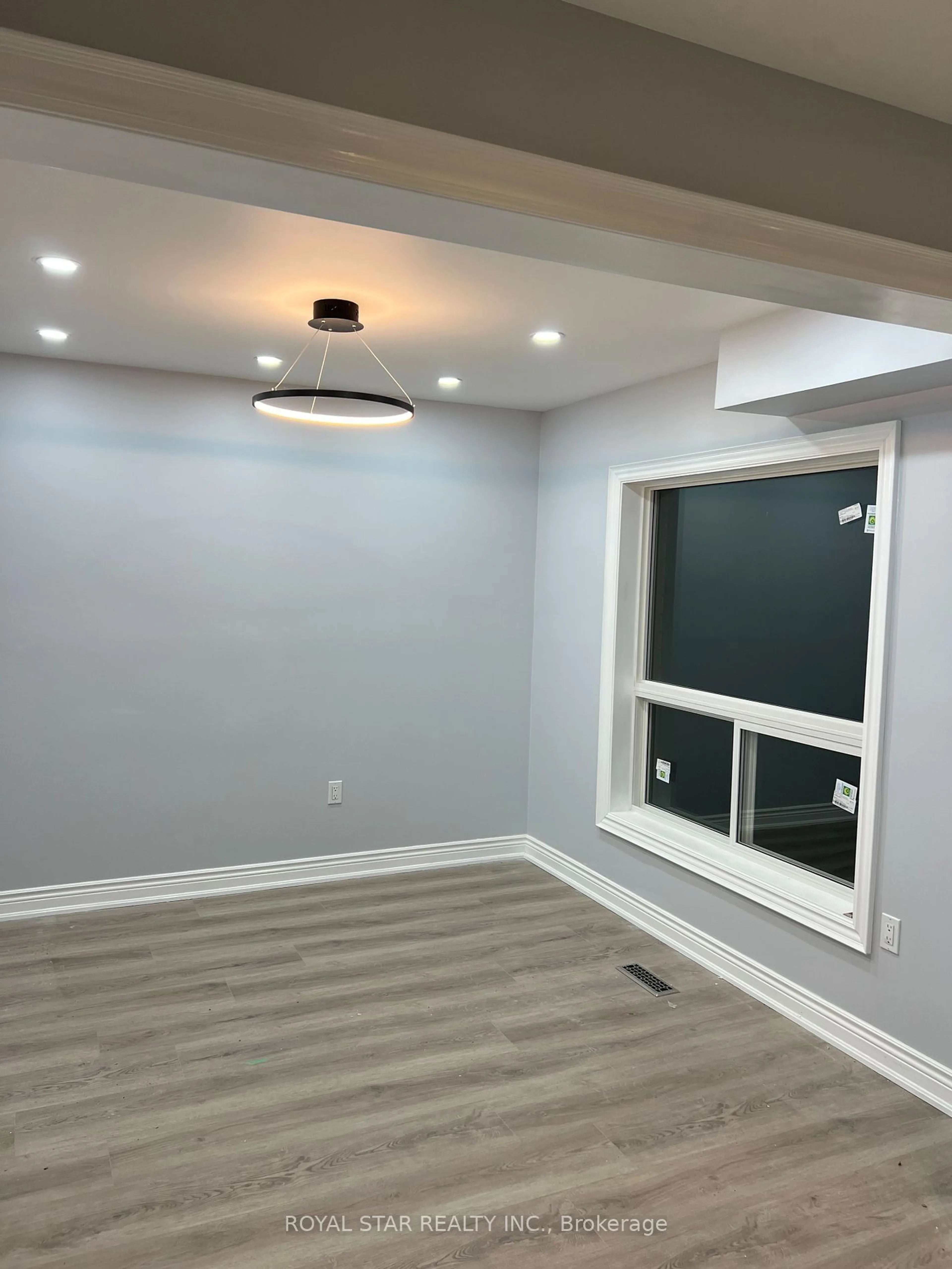 A pic of a room for 105 Lougheed Rd, Barrie Ontario L4N 8E1