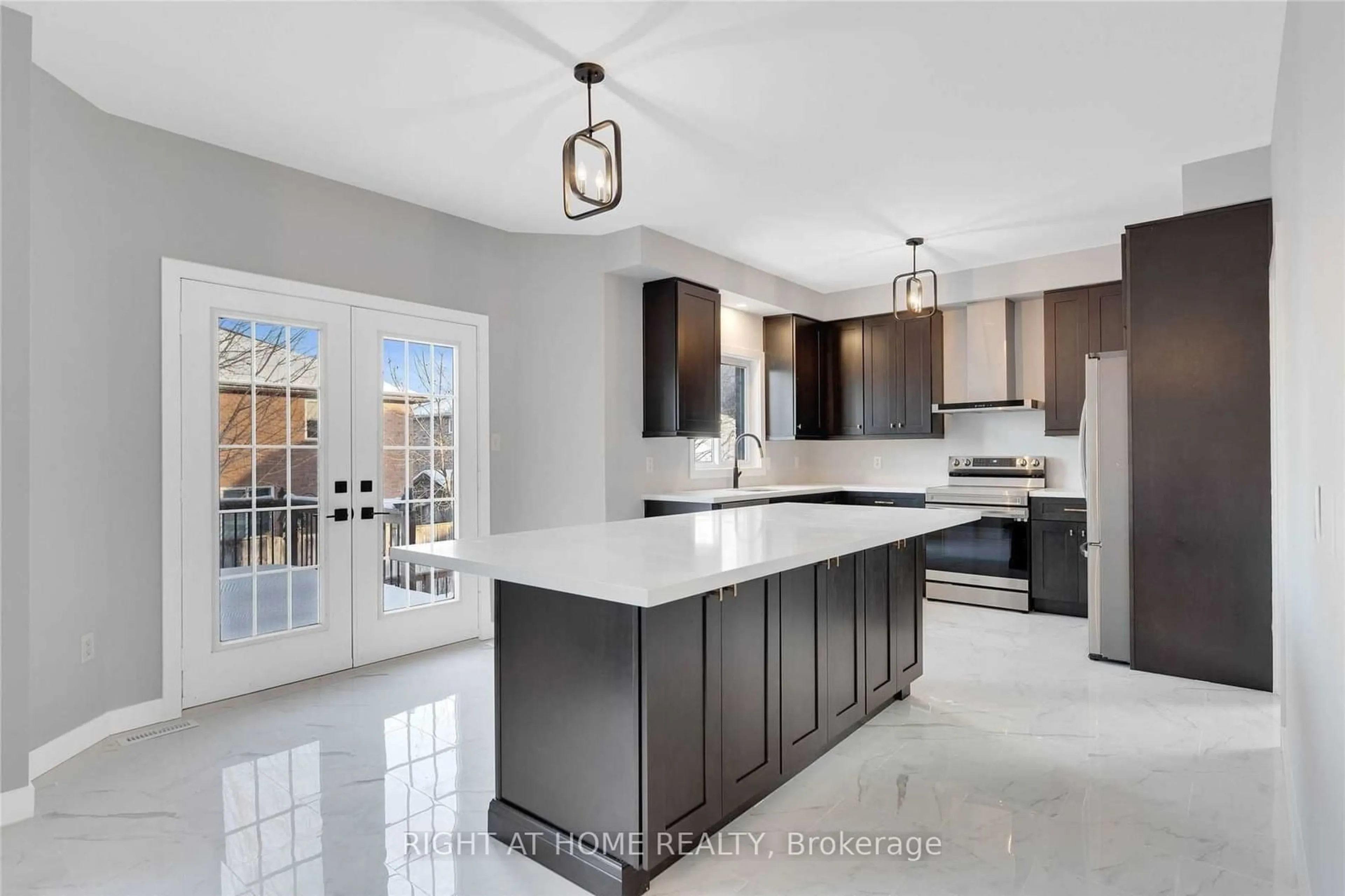 Open concept kitchen, ceramic/tile floor for 262 Livingstone St, Barrie Ontario L4M 6N6