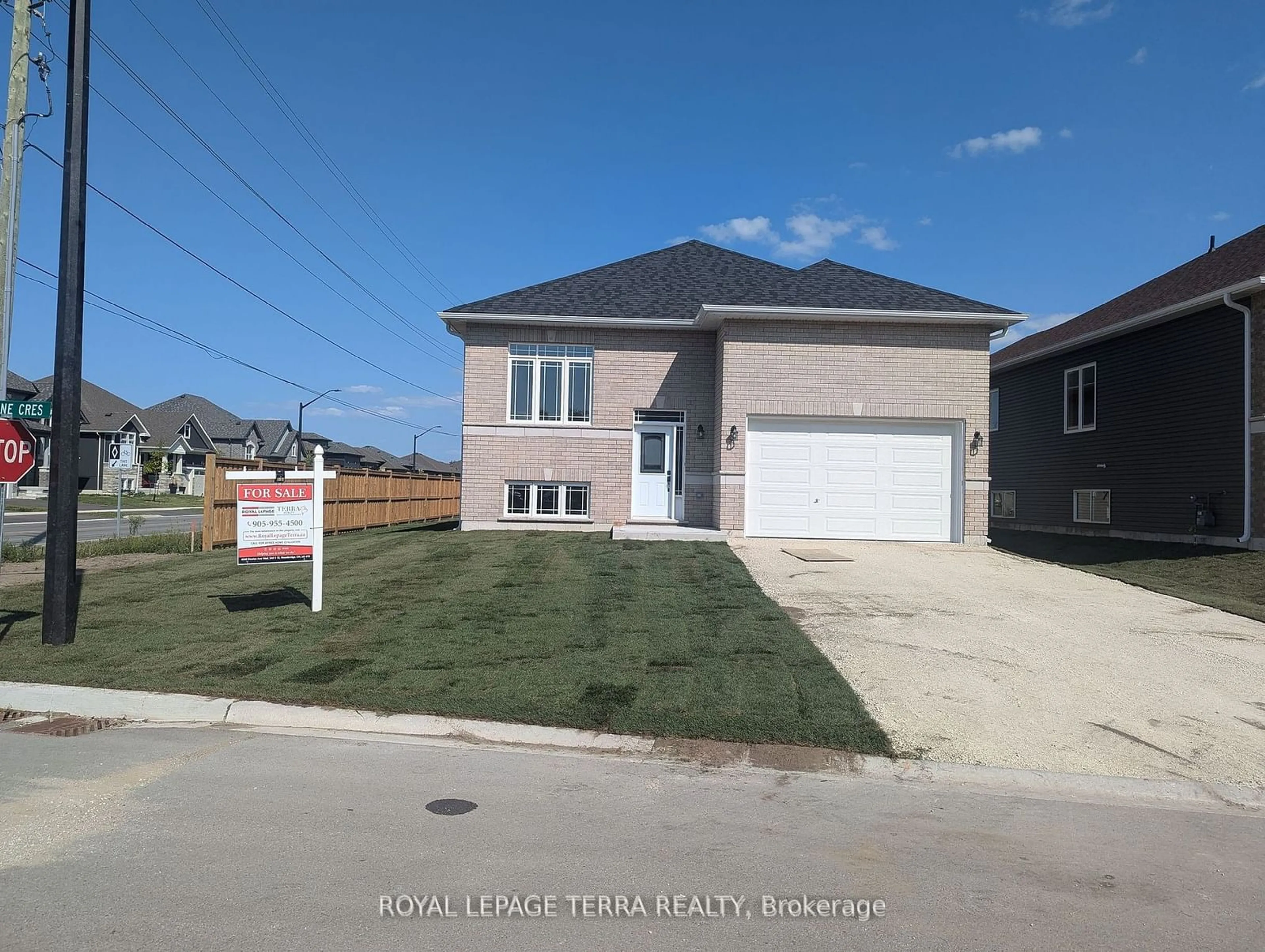 Home with brick exterior material, street for 2 Joanne Cres, Wasaga Beach Ontario L9Z 1R4