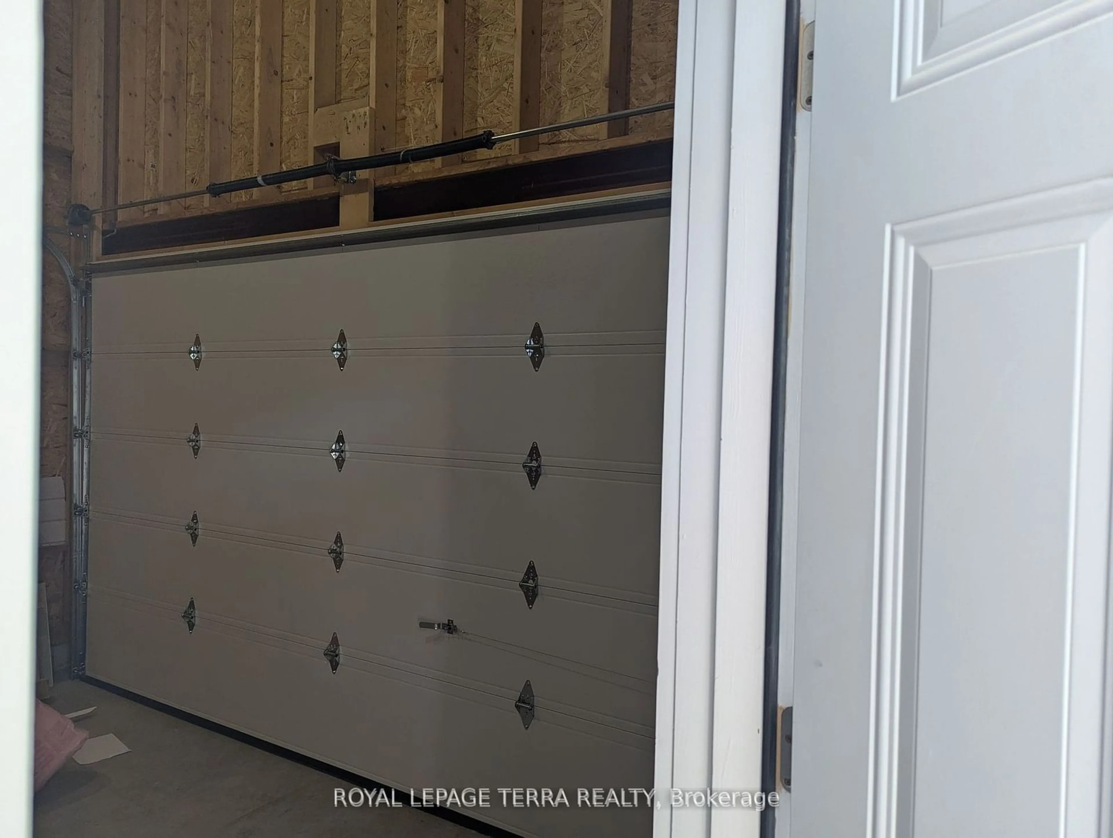 Storage room or clothes room or walk-in closet for 2 Joanne Cres, Wasaga Beach Ontario L9Z 1R4