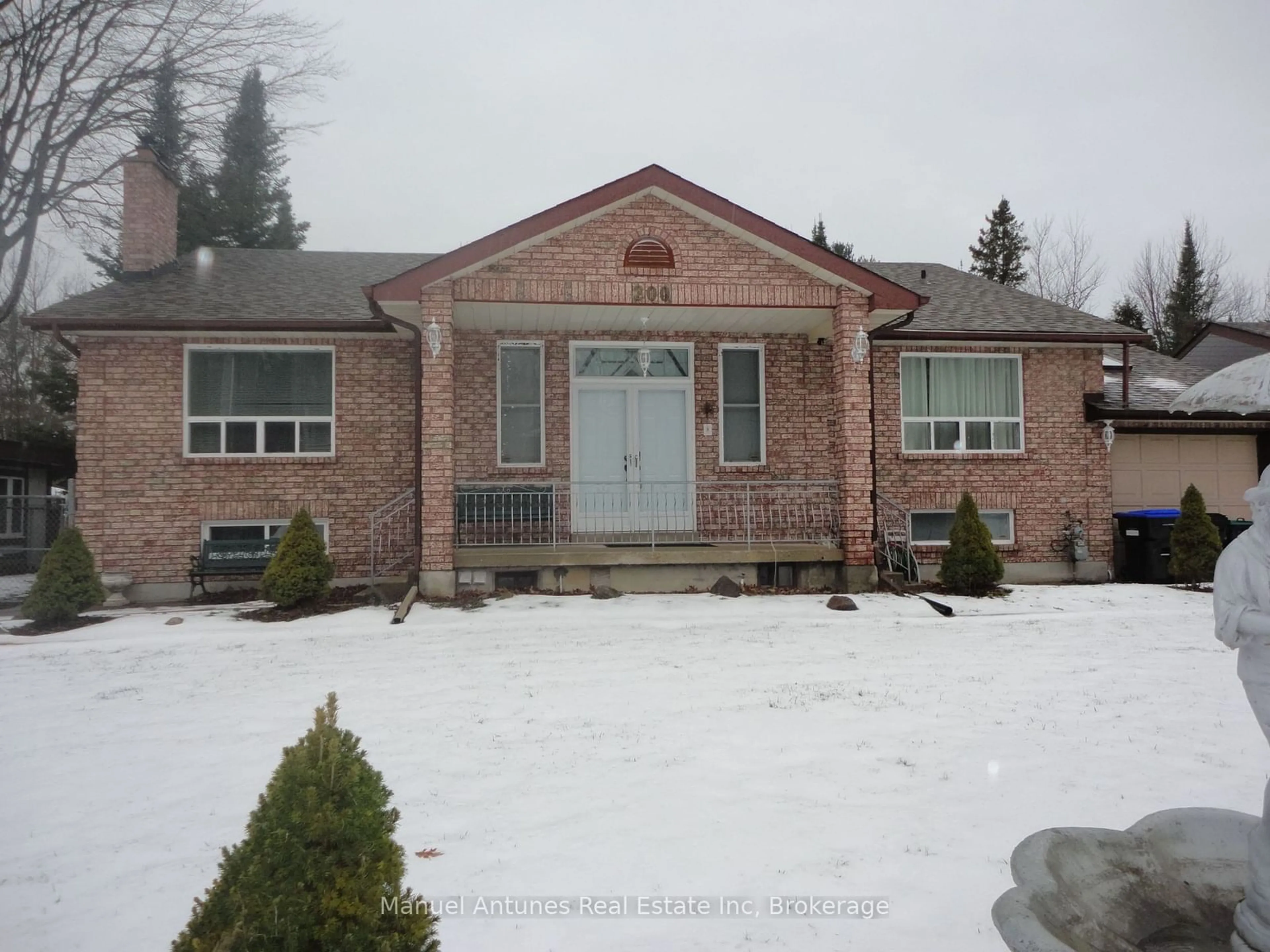 Home with brick exterior material, unknown for 200 Leslie St, Wasaga Beach Ontario L9Z 2R3