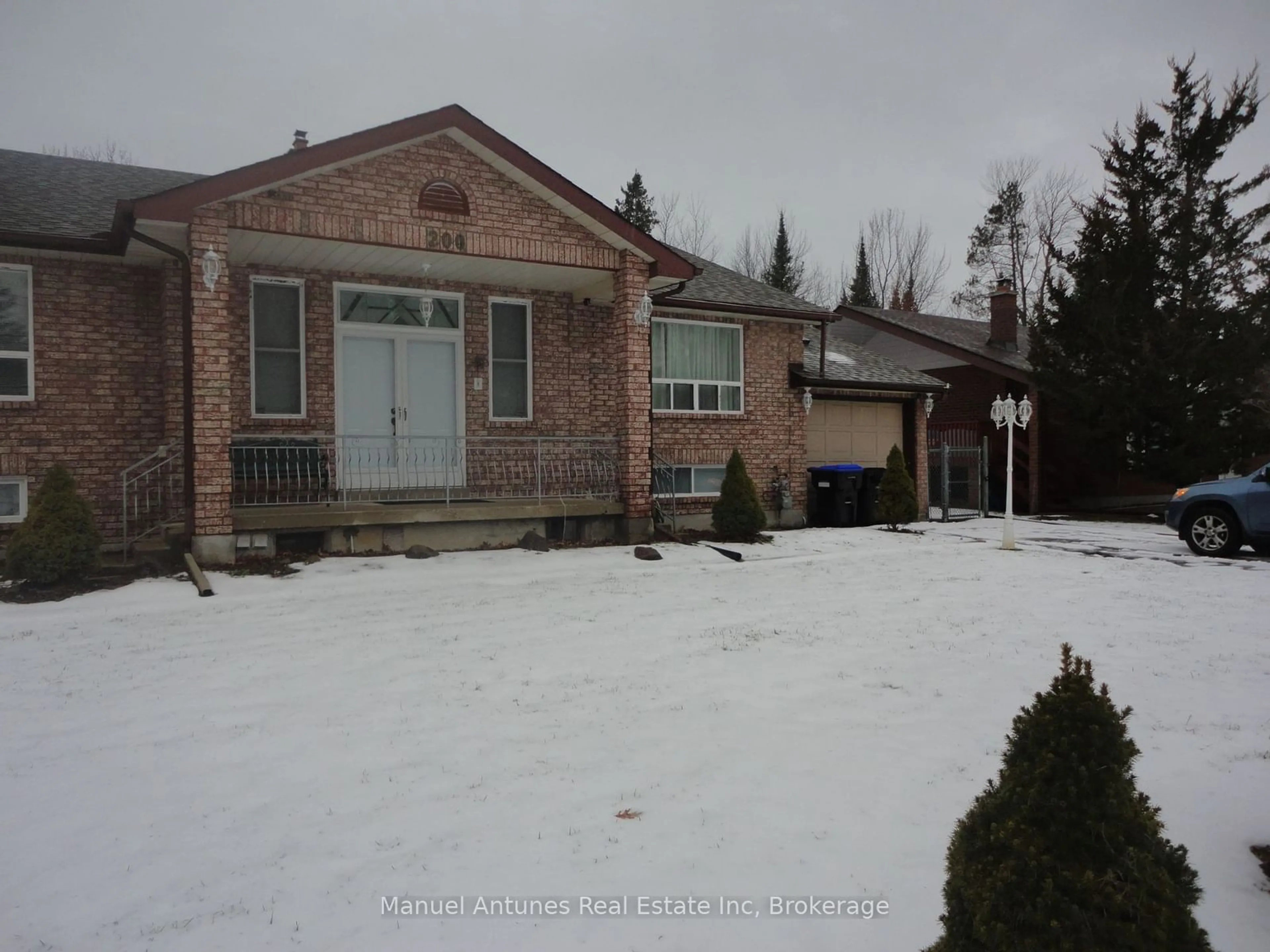 Home with brick exterior material, street for 200 Leslie St, Wasaga Beach Ontario L9Z 2R3