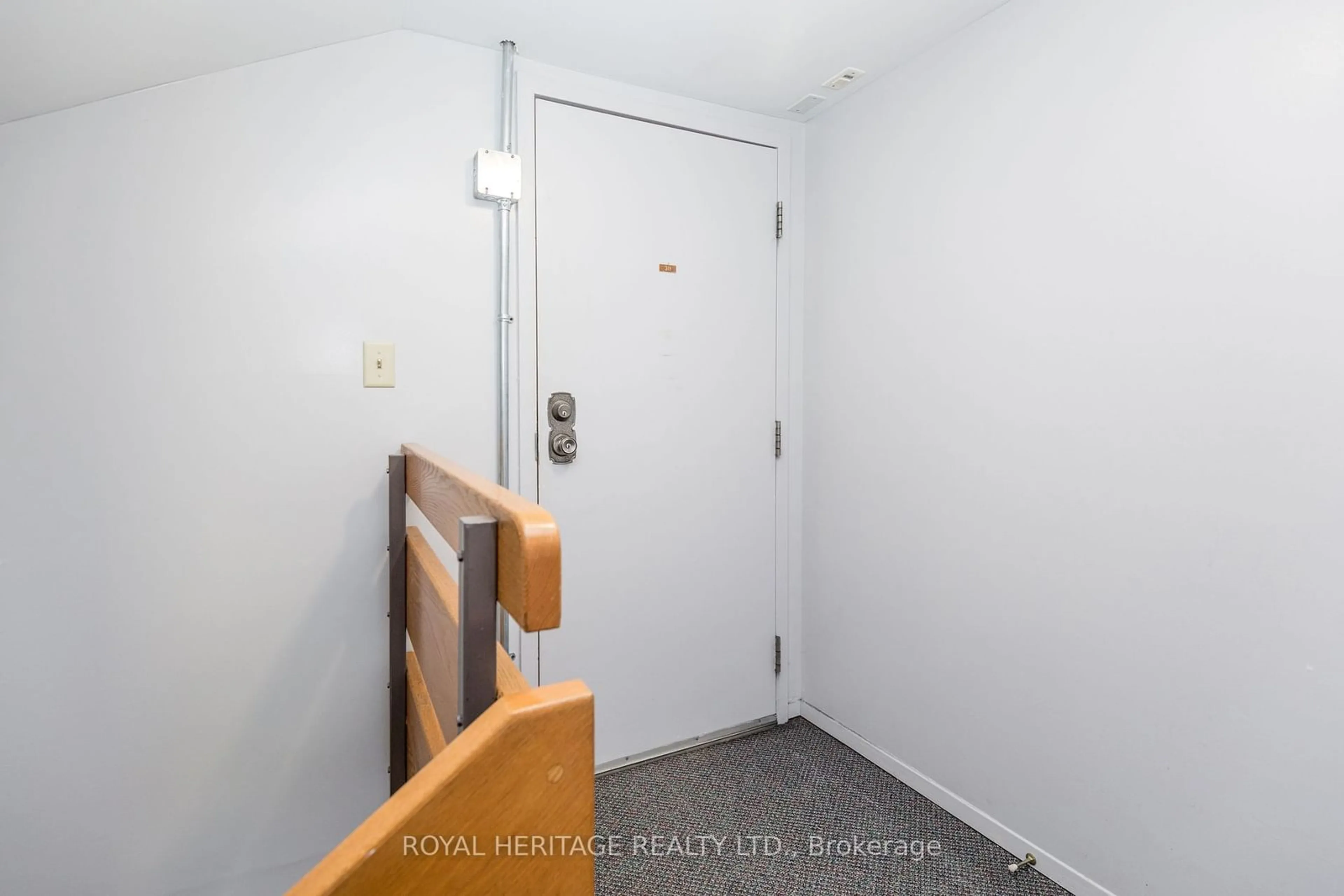 Indoor entryway for 1102 Horseshoe Valley Rd #311, Oro-Medonte Ontario L4M 4Y8