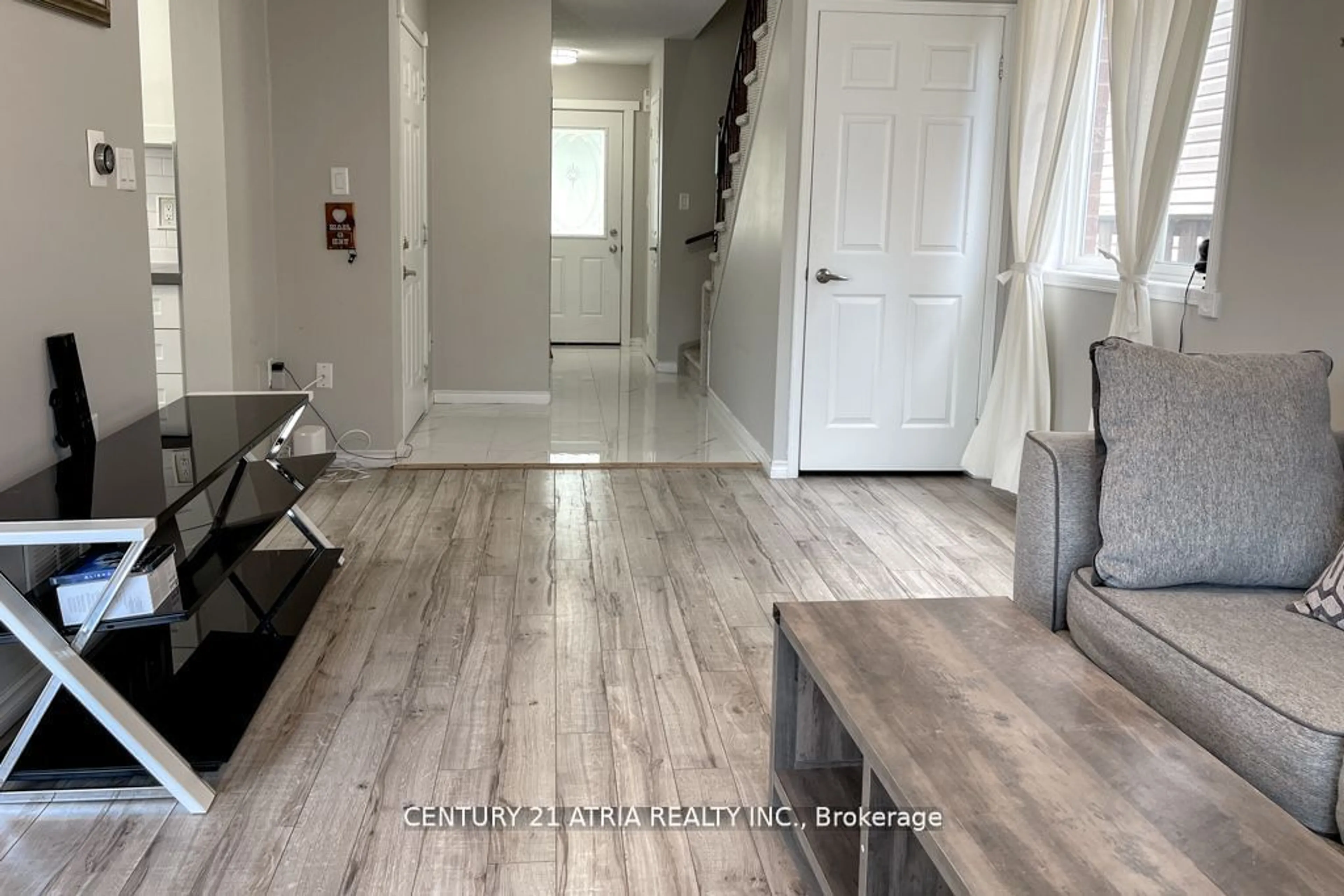 Indoor entryway for 236 Dunsmore Lane, Barrie Ontario L4M 7A4