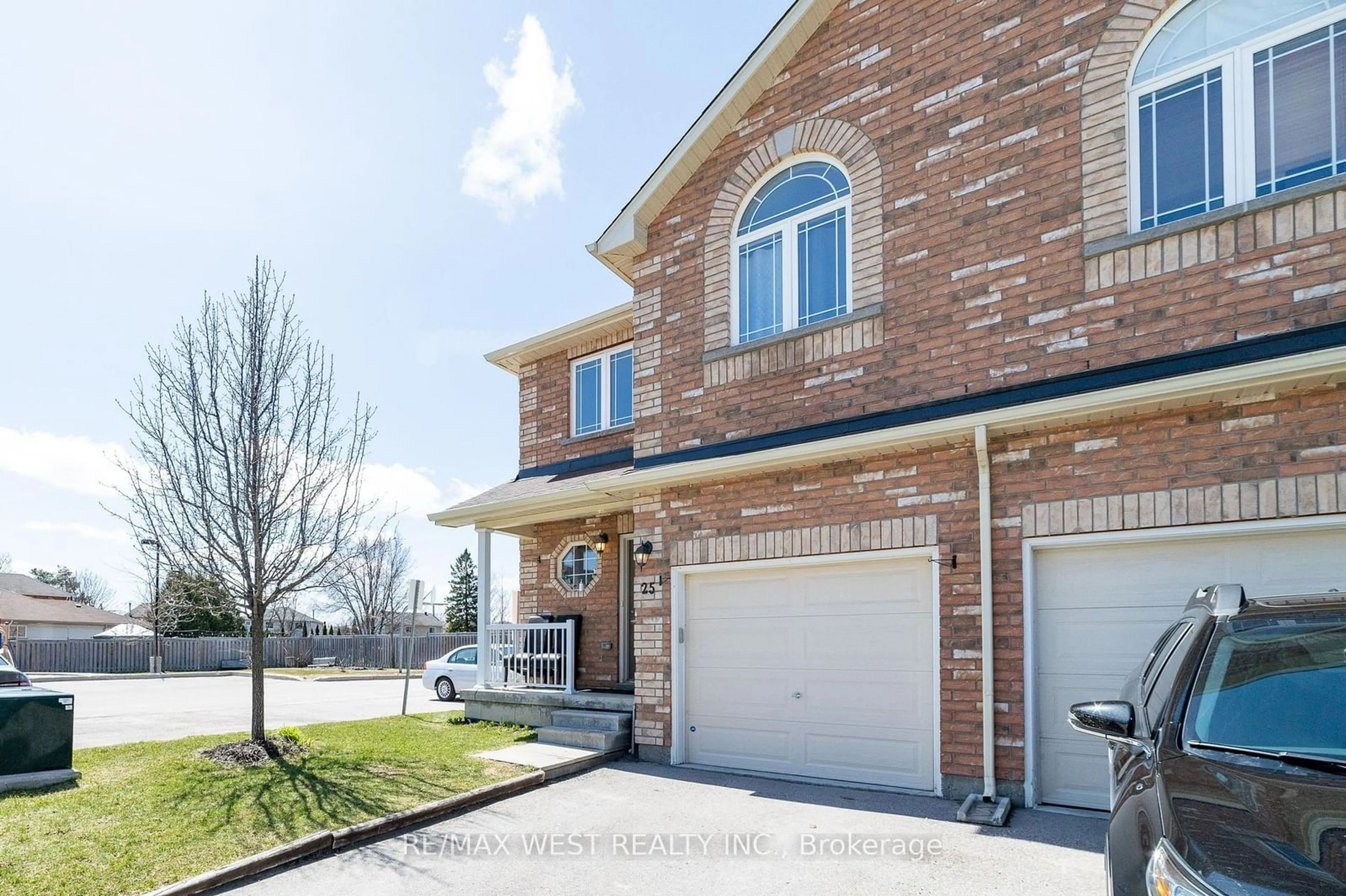 Home with brick exterior material, street for 25 Southwoods Cres #57, Barrie Ontario L4N 9P8