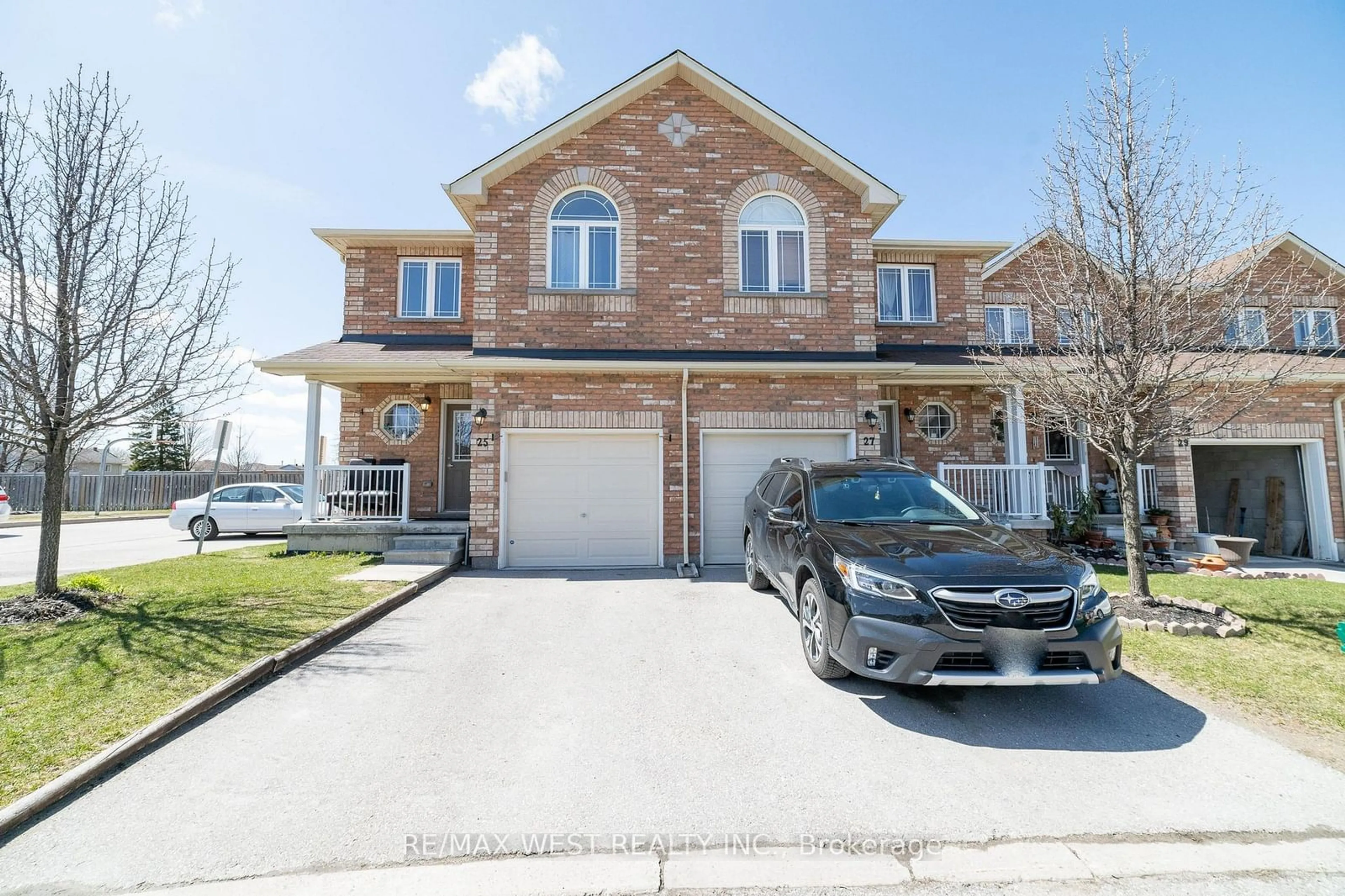 Home with brick exterior material, street for 25 Southwoods Cres #57, Barrie Ontario L4N 9P8