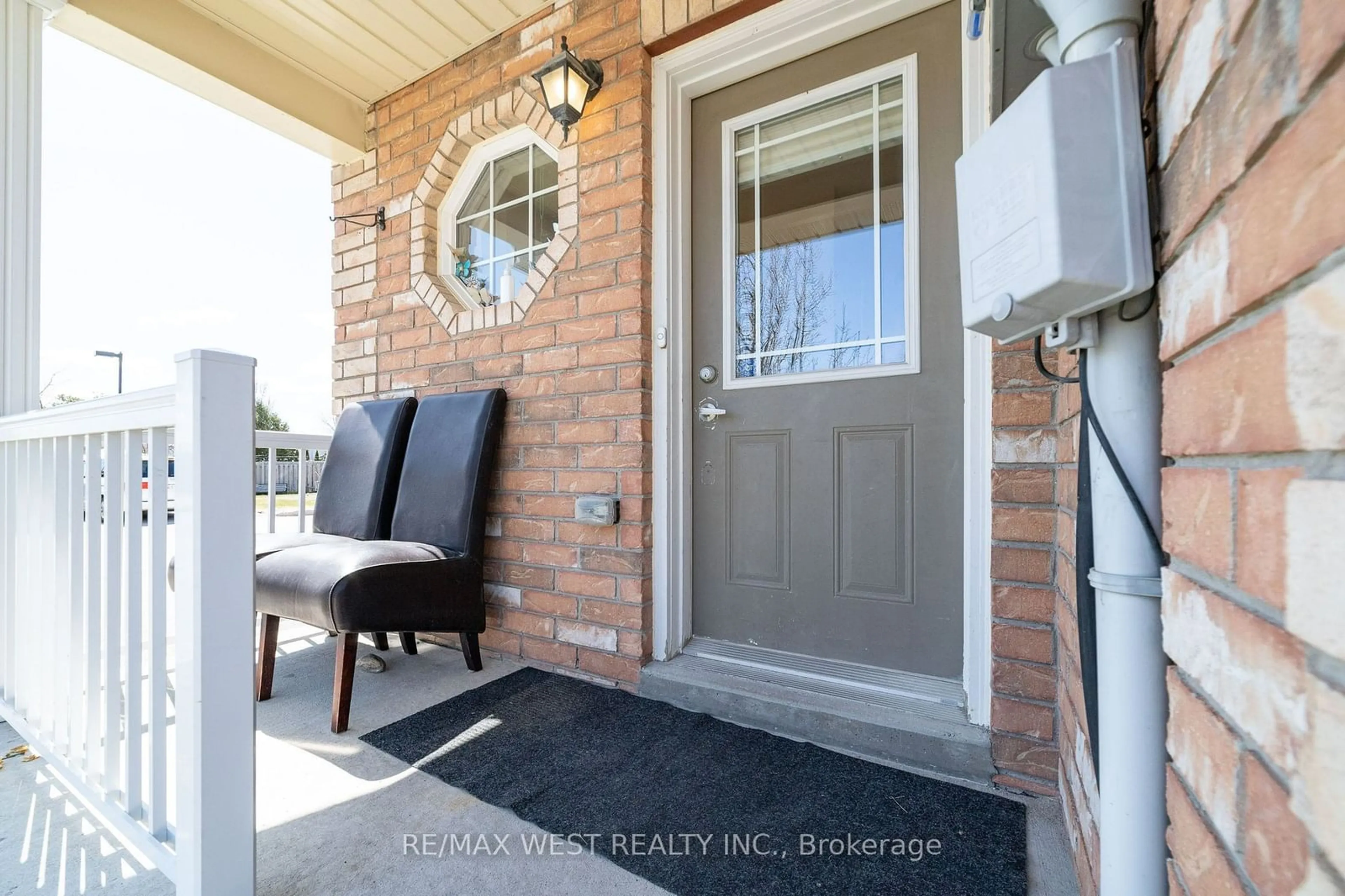 Indoor entryway for 25 Southwoods Cres #57, Barrie Ontario L4N 9P8