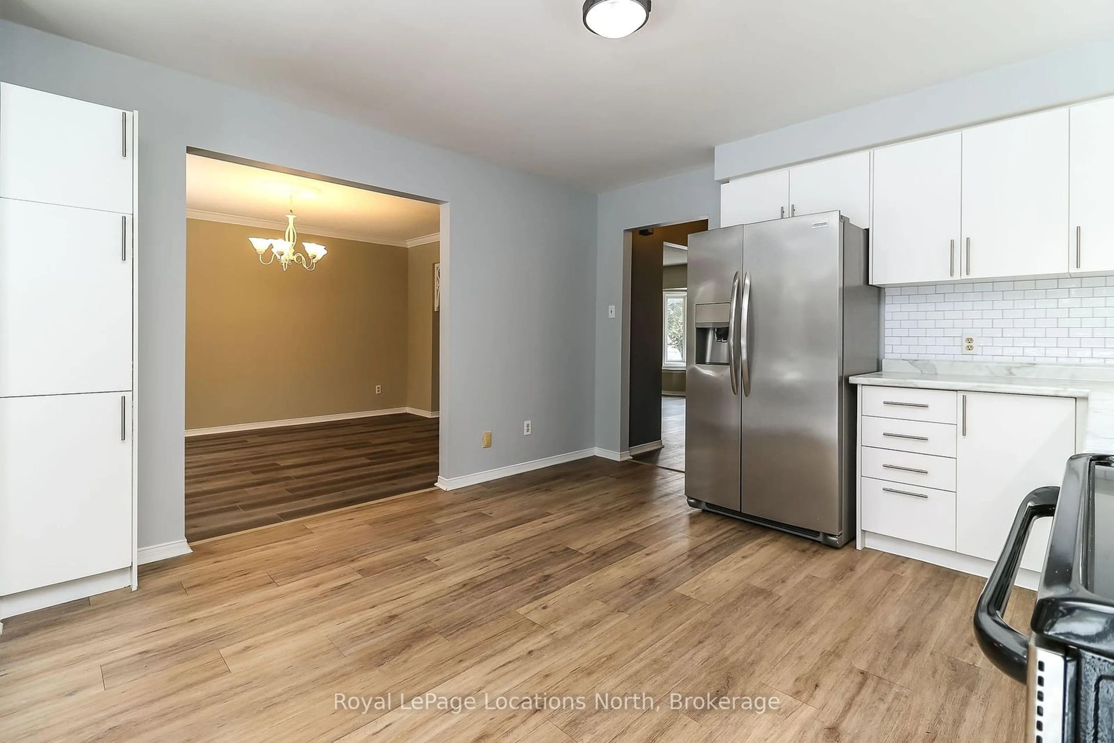 Open concept kitchen, wood/laminate floor for 4 Port Royal Tr, Wasaga Beach Ontario L9Z 1H7