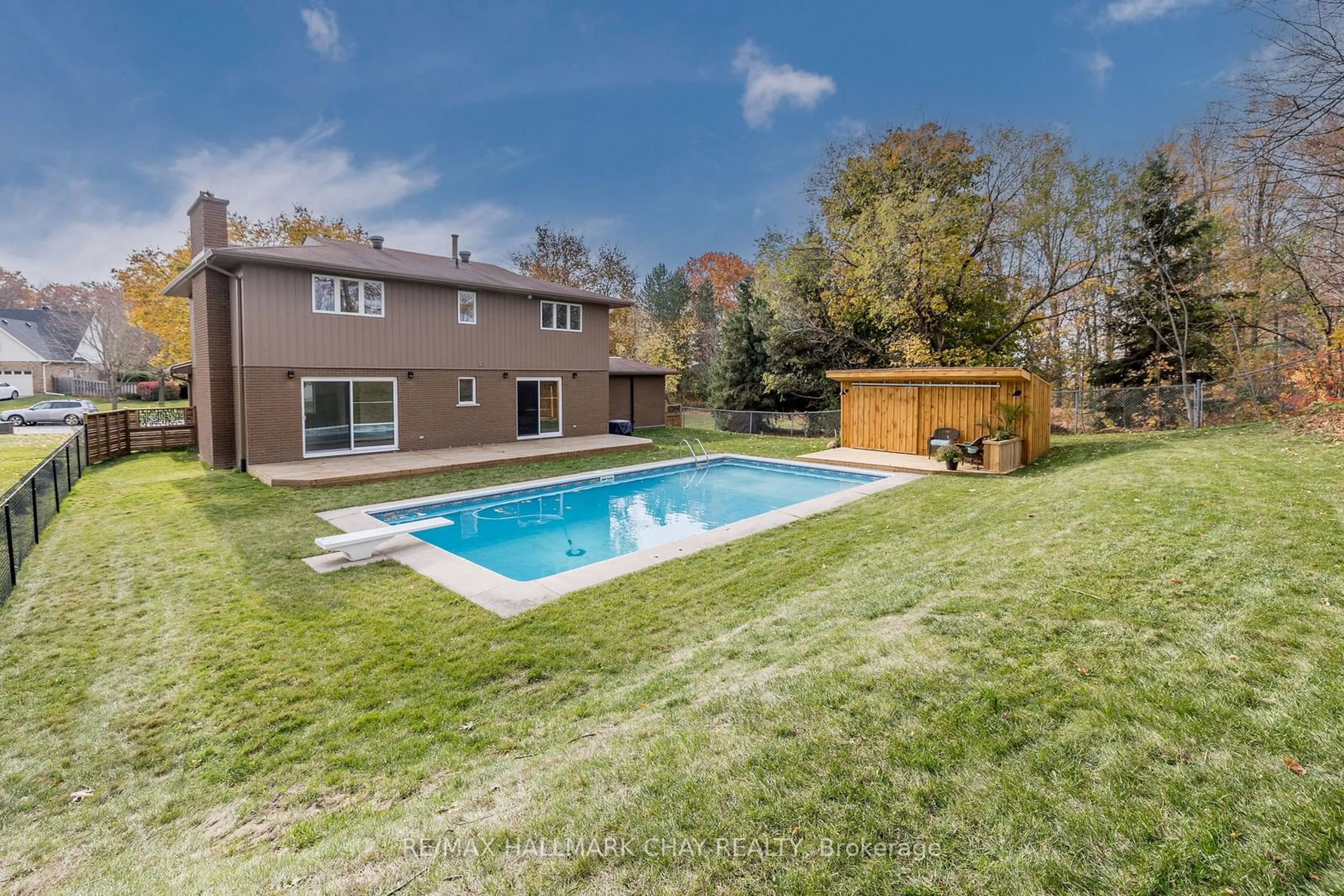 Pool for 16 Garrett Cres, Barrie Ontario L4M 4R8