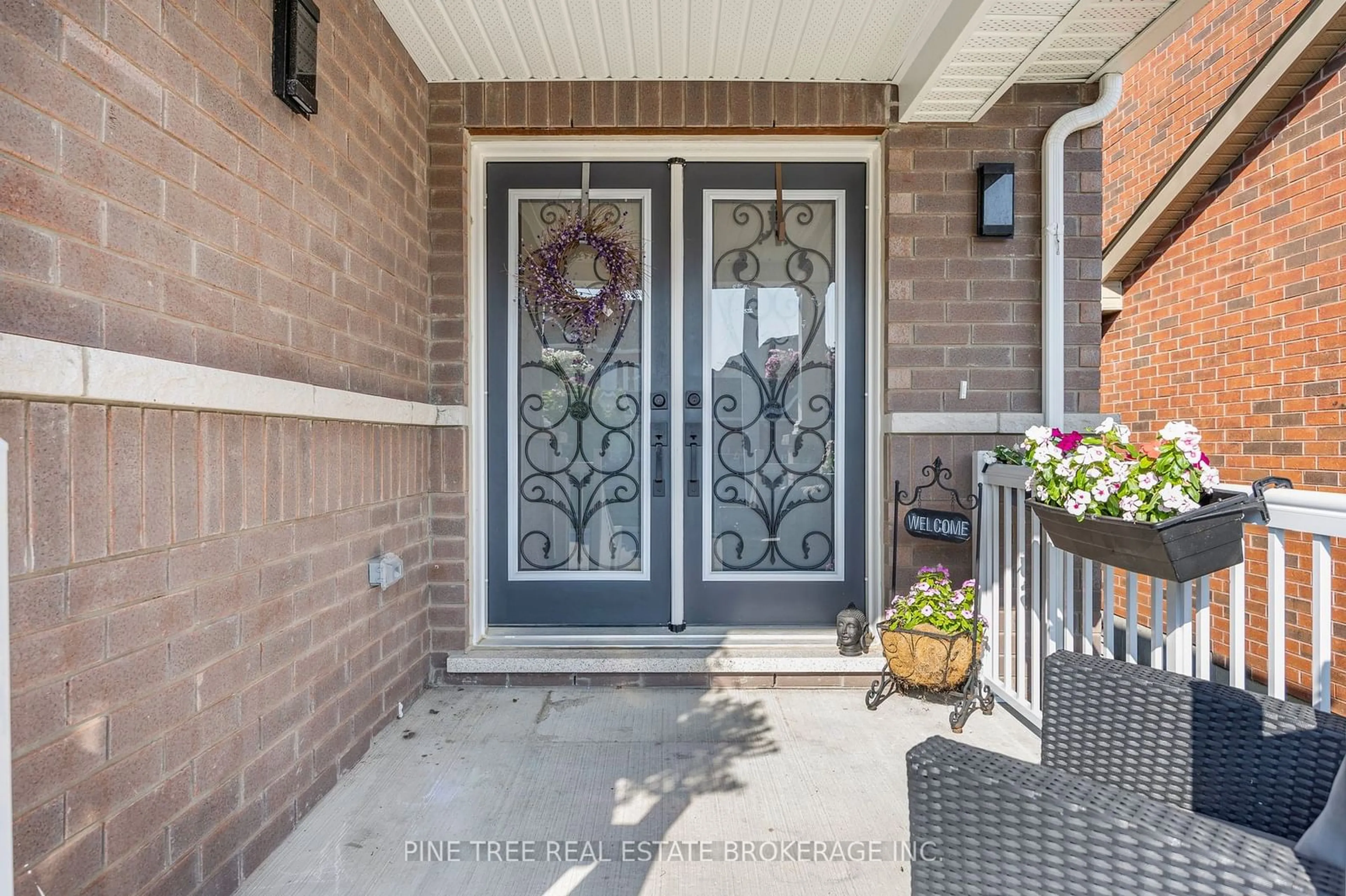 Indoor entryway for 12 Cypress Point St, Barrie Ontario L4N 6J9