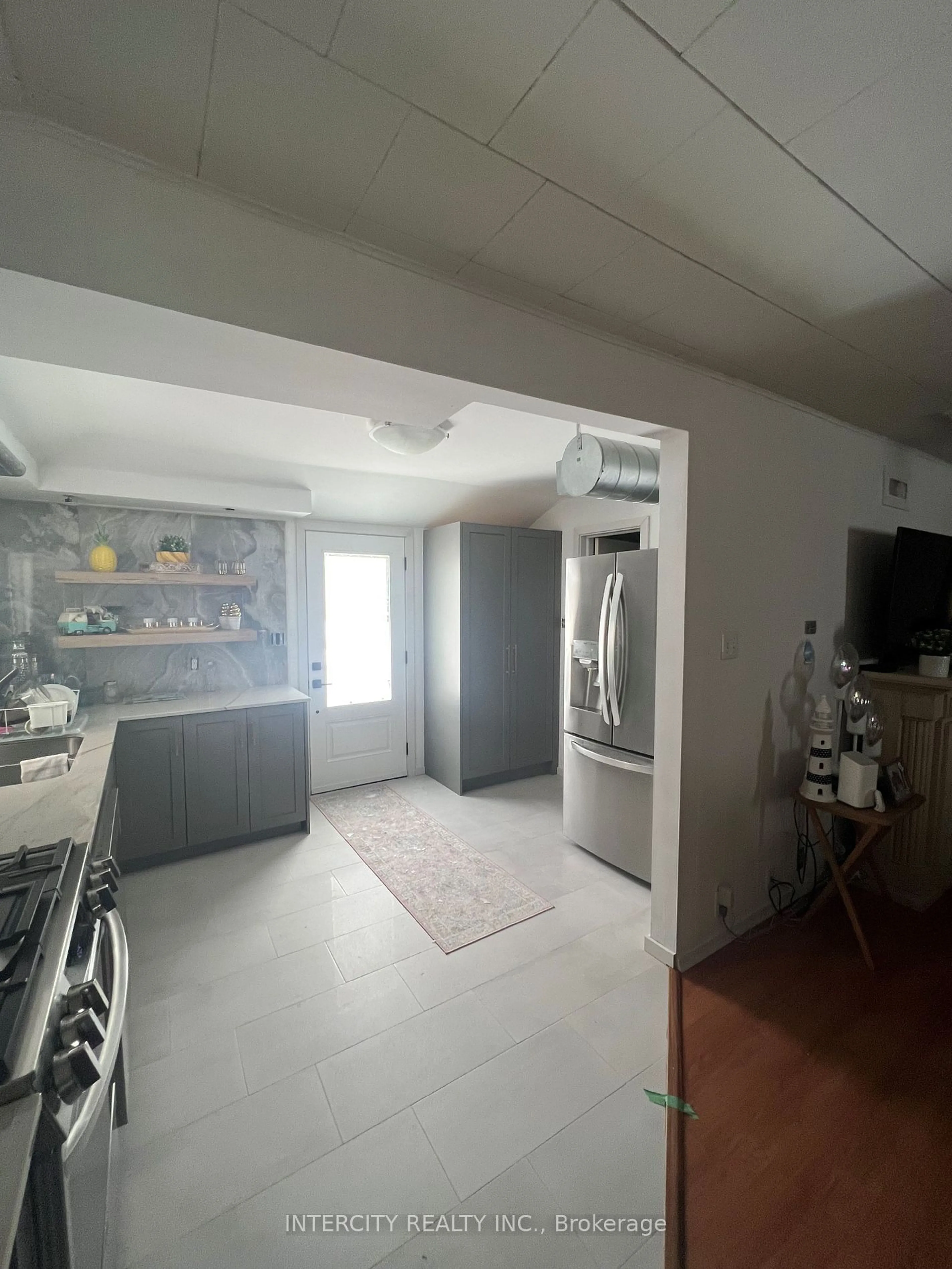 Kitchen with laundary machines, unknown for 1074 River Rd, Wasaga Beach Ontario L9Z 2R1