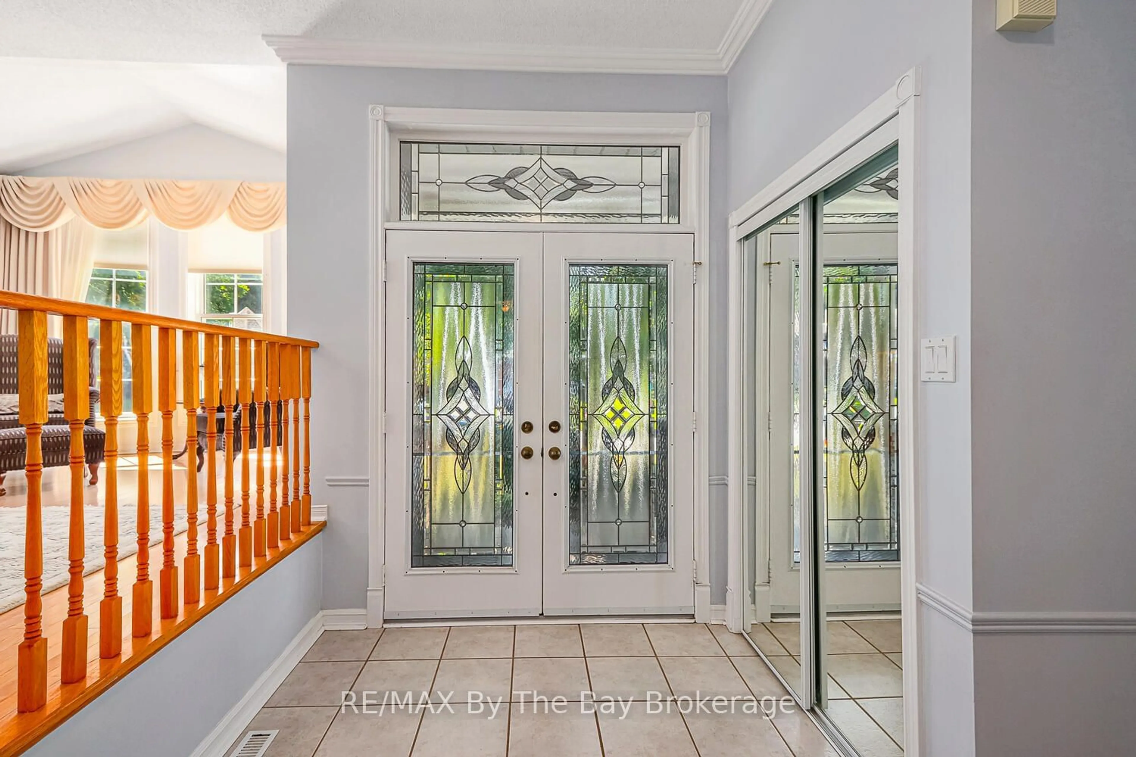 Indoor entryway for 7 Trailwood Pl, Wasaga Beach Ontario L9Z 1M6