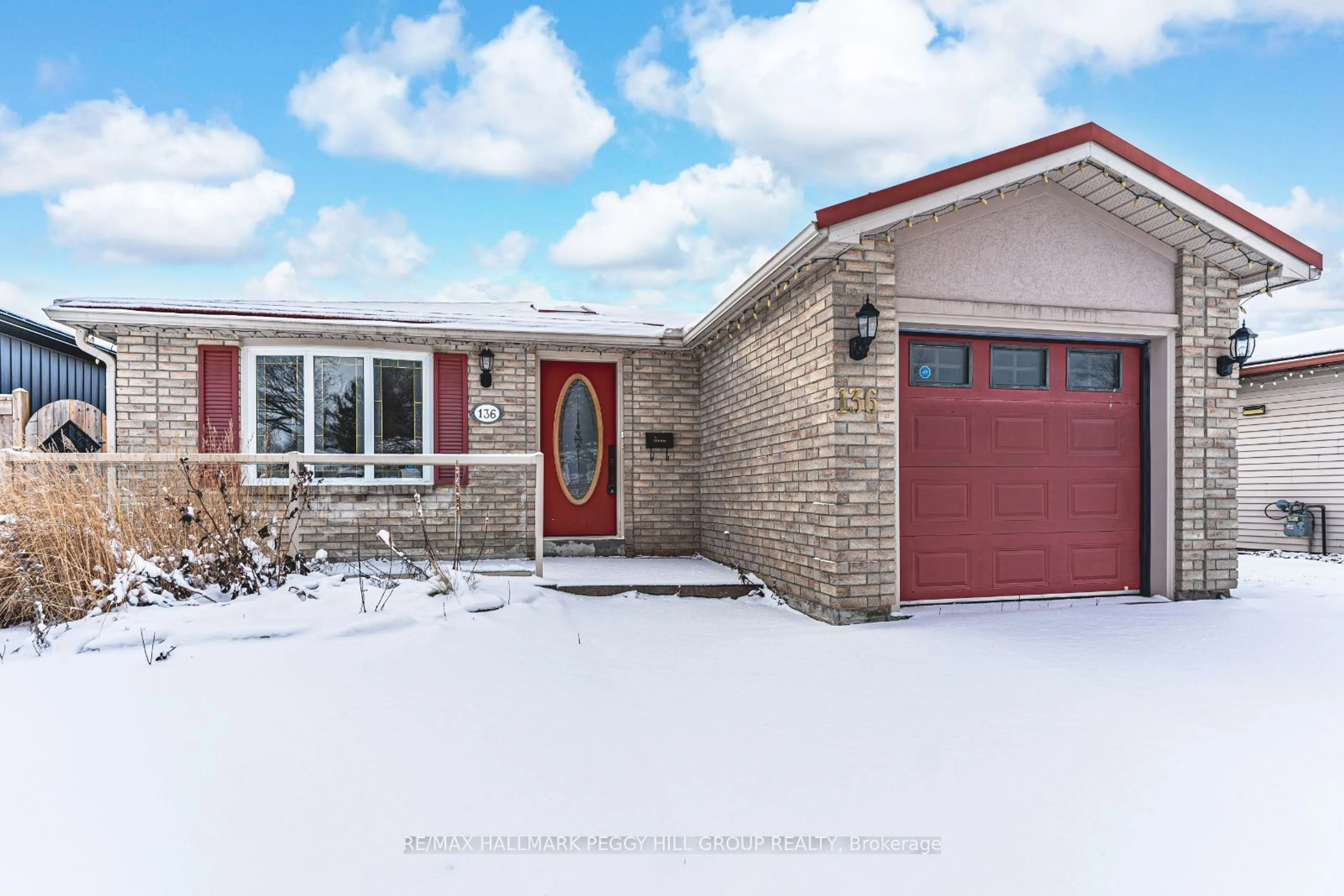 Home with brick exterior material, street for 136 Lillian Cres, Barrie Ontario L4N 5X5