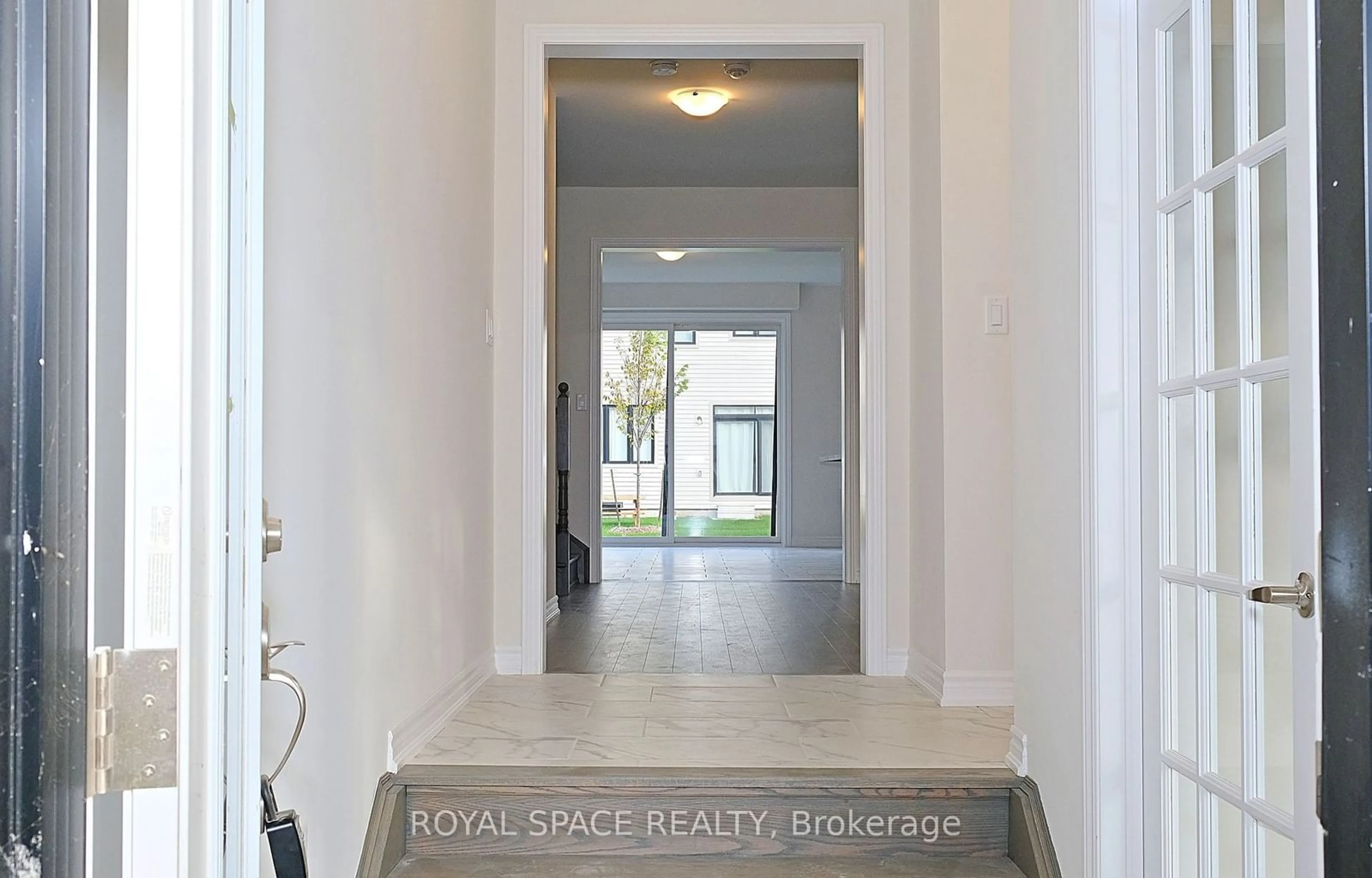 Indoor entryway for 89 Sun valley Ave, Wasaga Beach Ontario L9Z 0N8