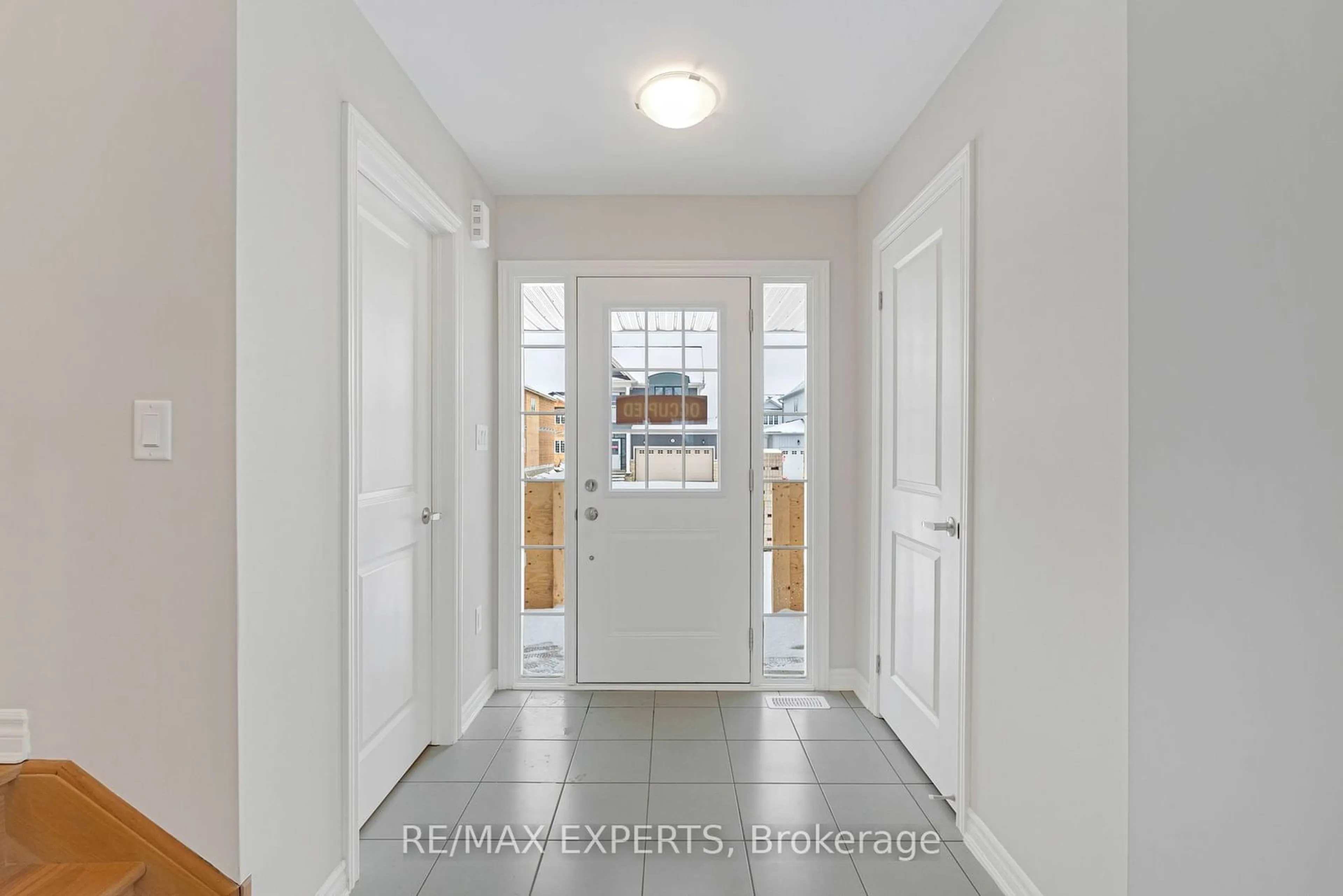 Indoor entryway for 282 Springfield Cres, Clearview Ontario L0M 1S0