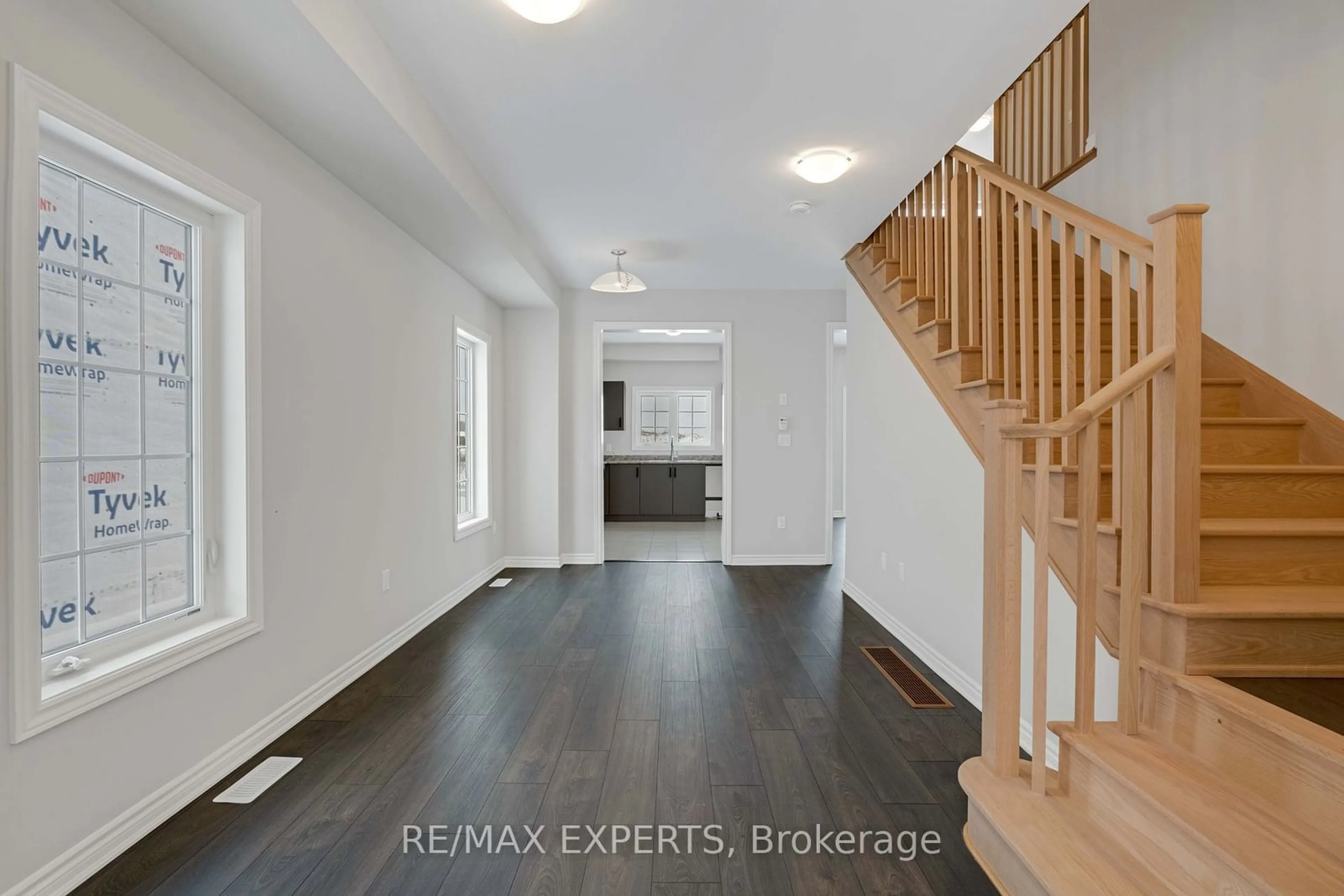 Indoor entryway for 282 Springfield Cres, Clearview Ontario L0M 1S0