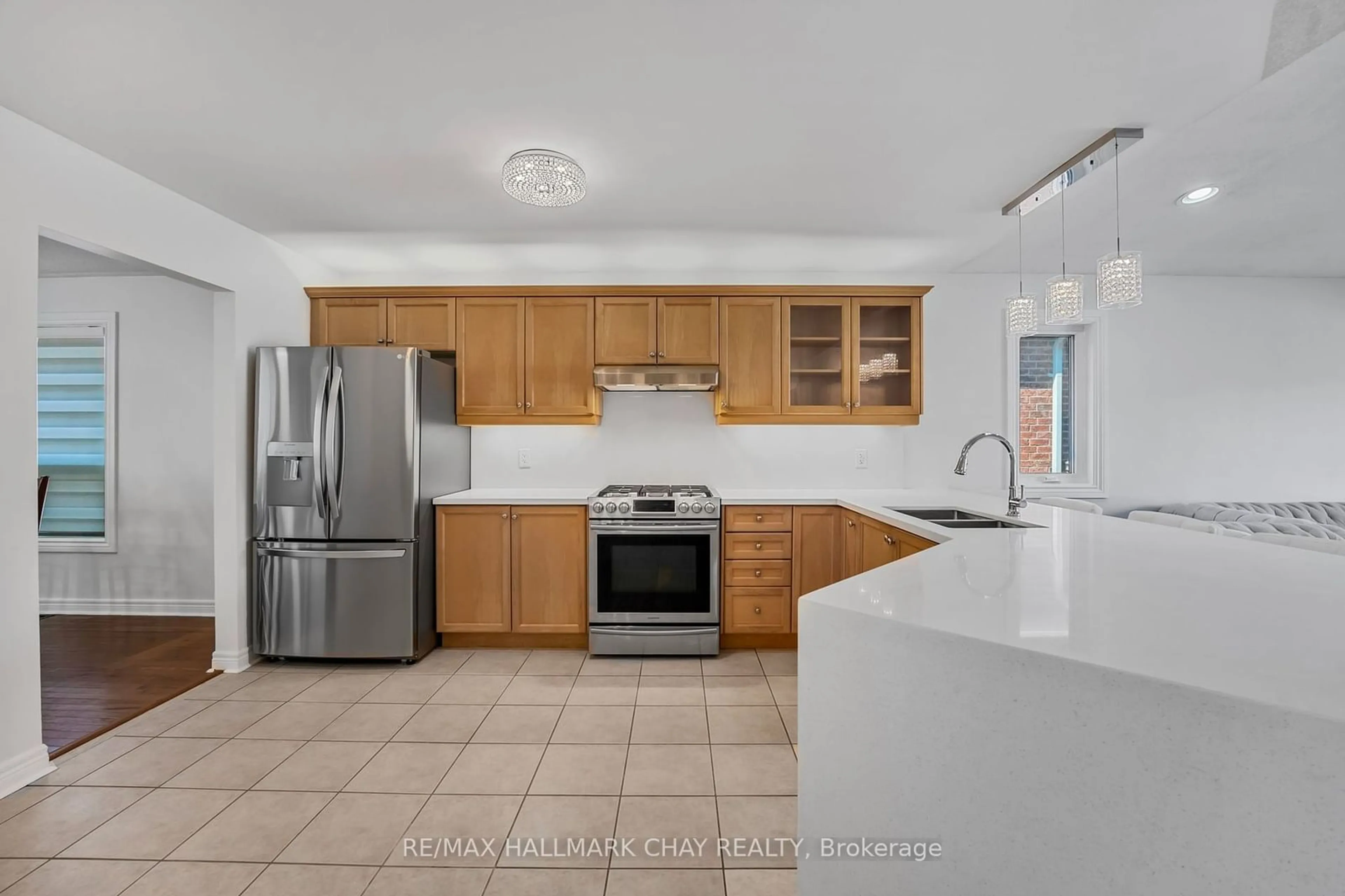 Standard kitchen, ceramic/tile floor for 3 Duval Dr, Barrie Ontario L4M 6V2