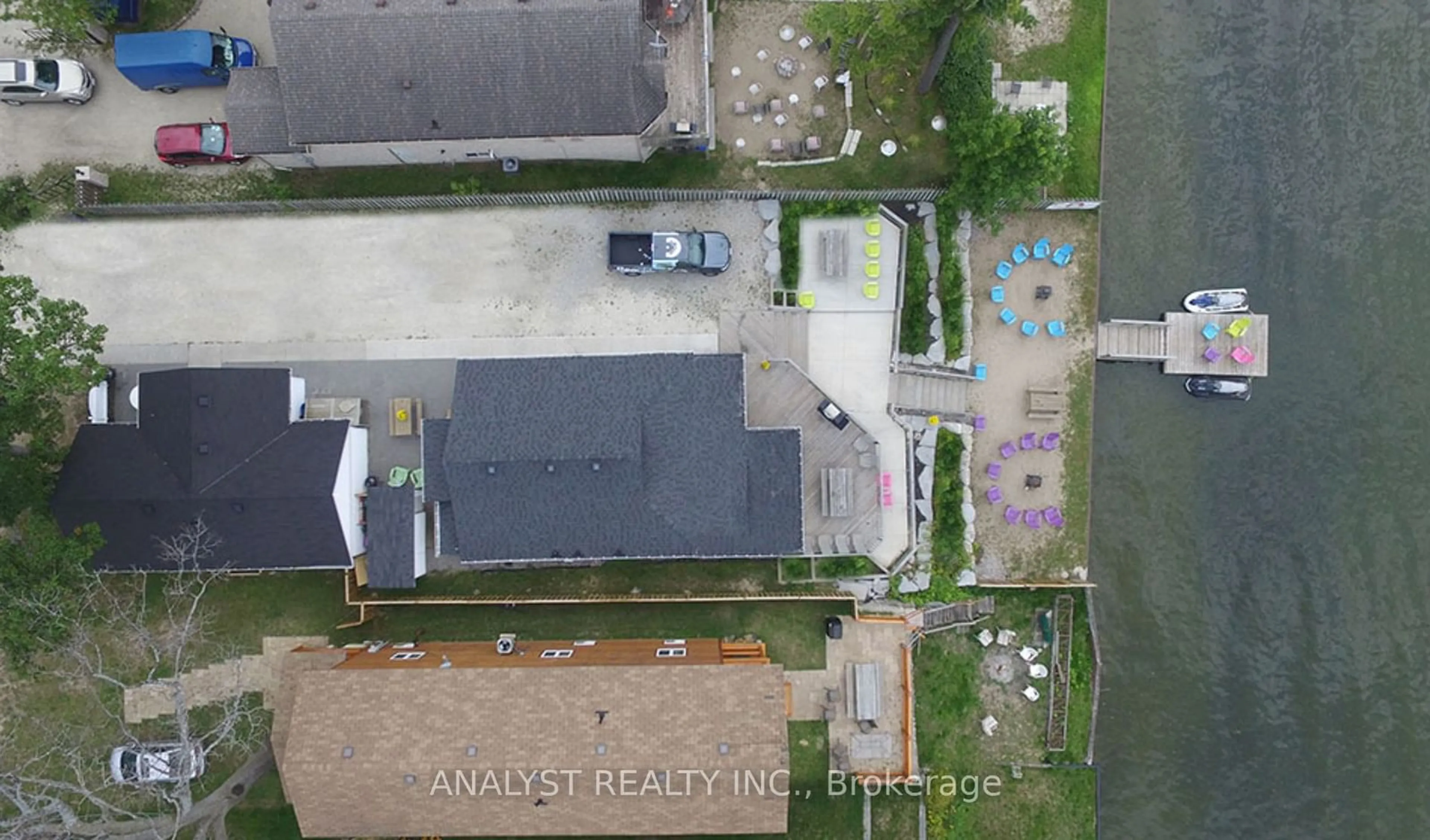 A pic from outside/outdoor area/front of a property/back of a property/a pic from drone, unknown for 28 River Avenue Cres, Wasaga Beach Ontario L9Z 2K6