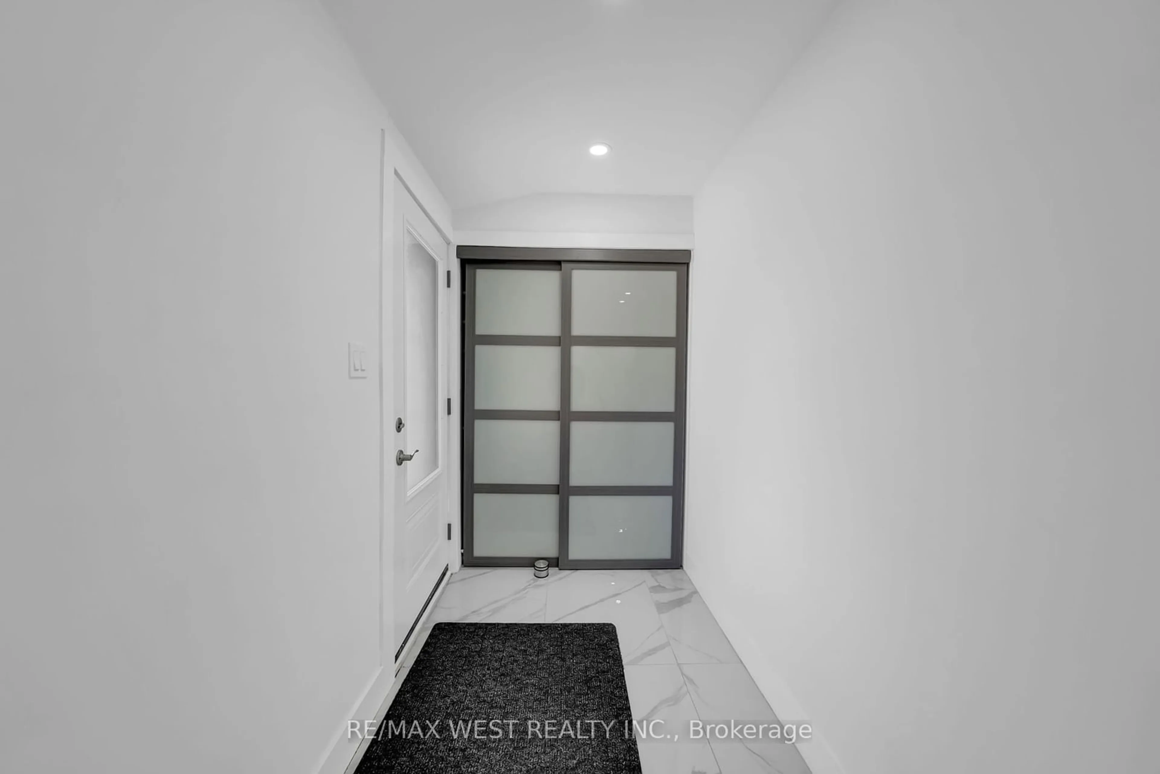 Indoor entryway for 759 ESSA Rd, Barrie Ontario L4N 9G1