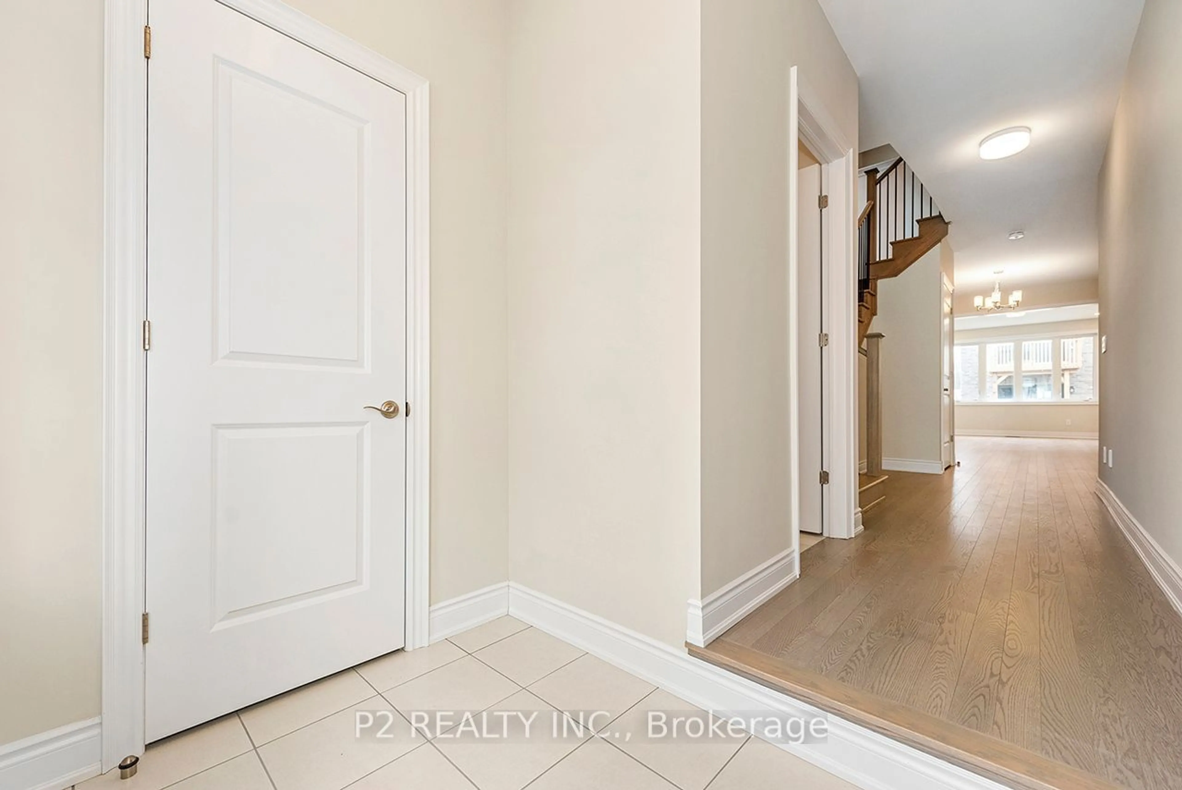 Indoor entryway for 101 Bearberry Rd, Springwater Ontario L9X 2C9