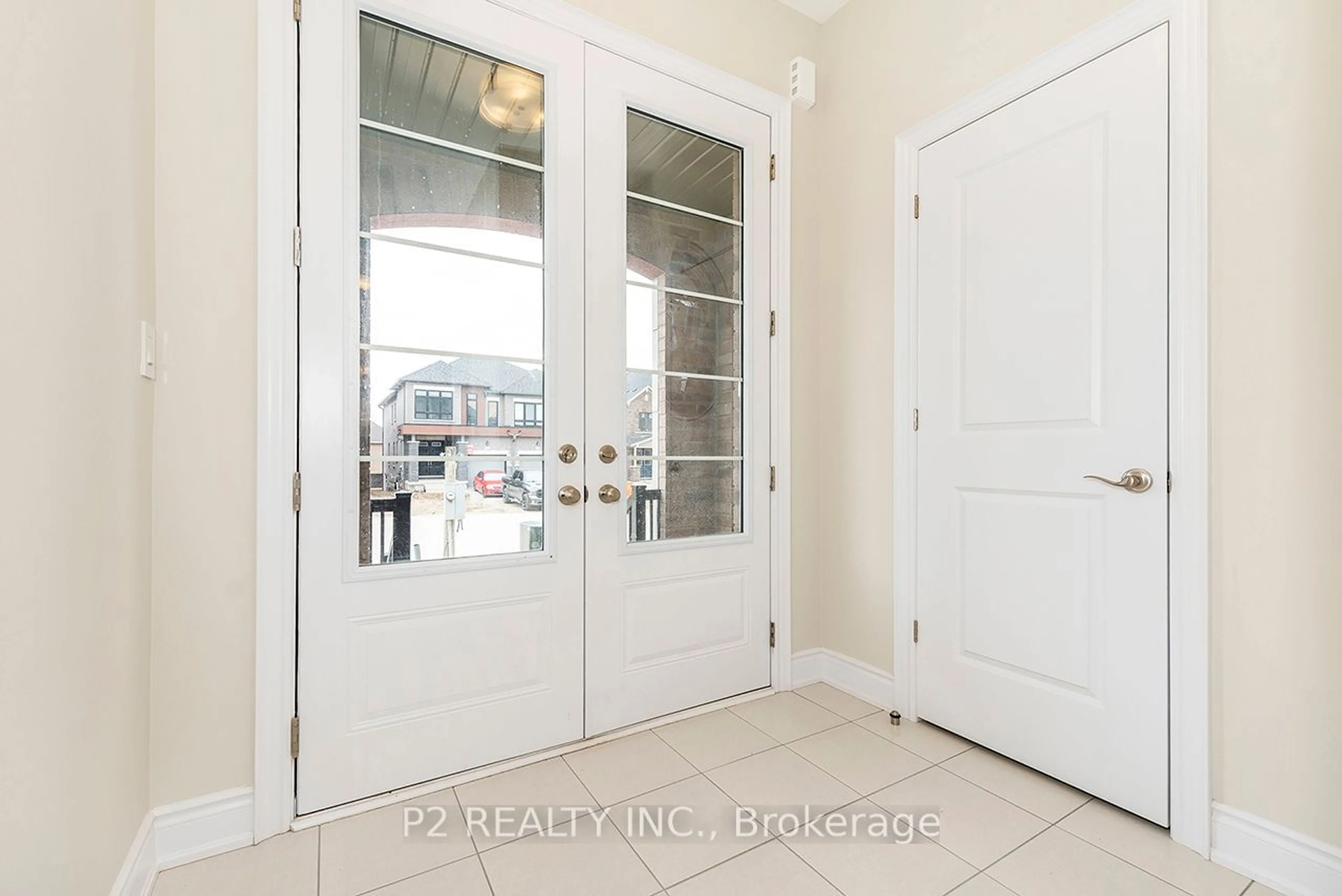 Indoor entryway for 101 Bearberry Rd, Springwater Ontario L9X 2C9