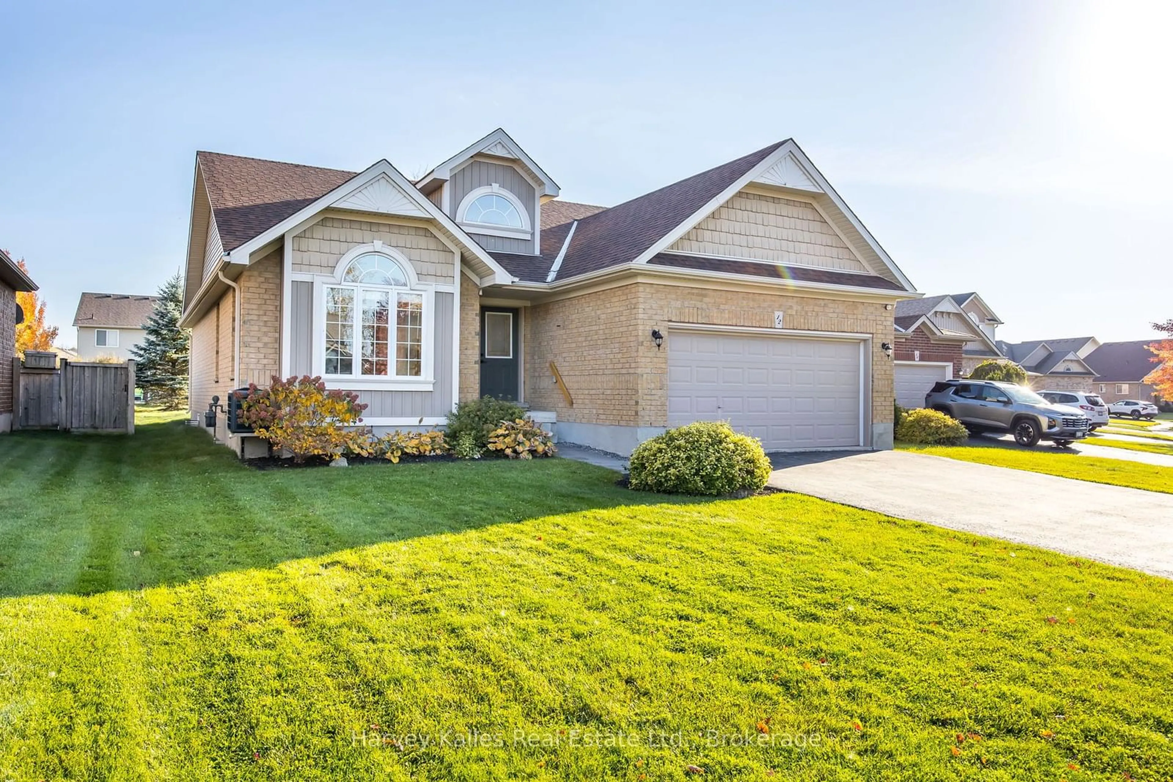 Home with vinyl exterior material, street for 12 Chamberlain Cres, Collingwood Ontario L9Y 0E3