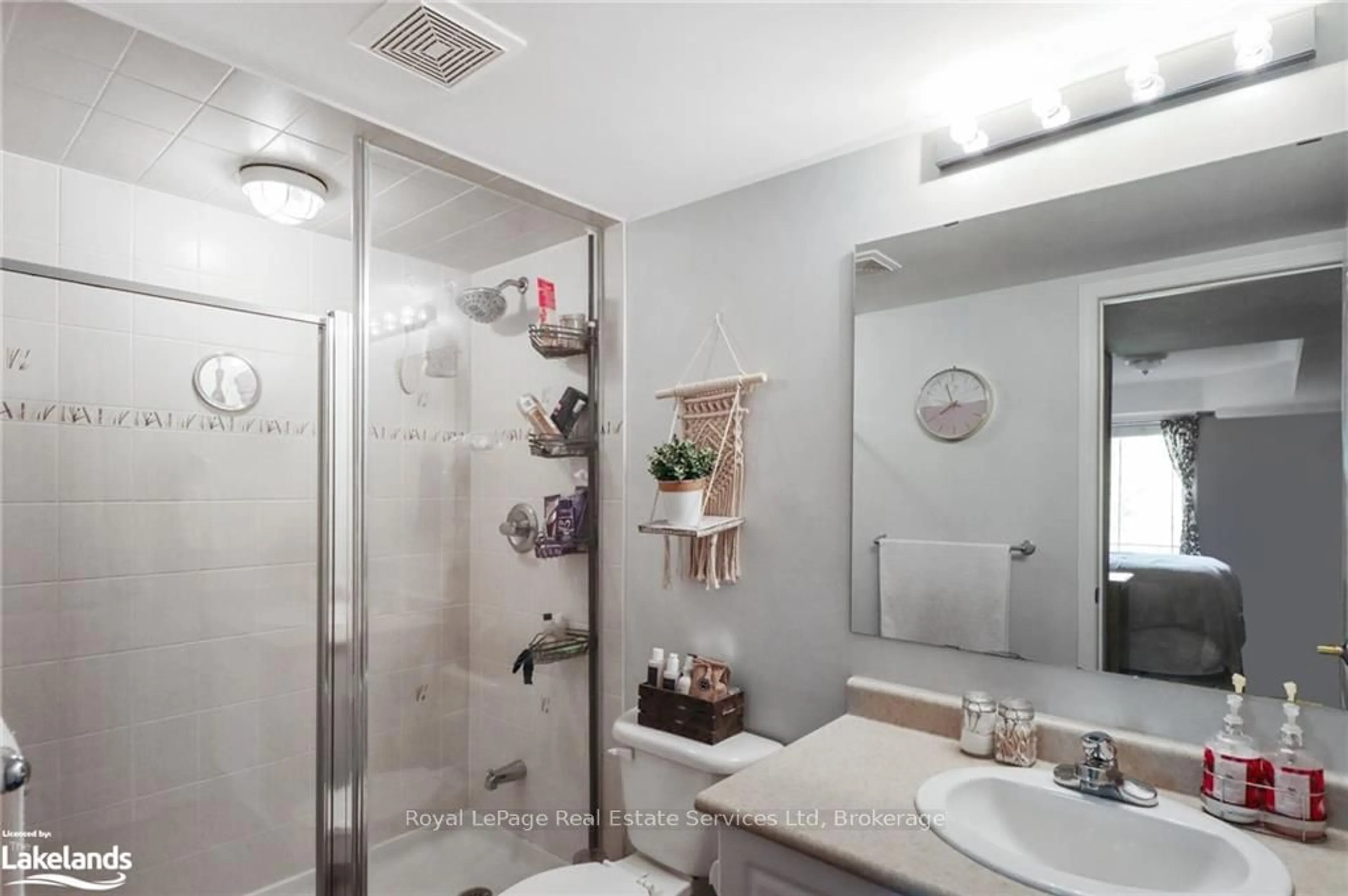 Standard bathroom, ceramic/tile floor for 50 MULLIGAN Lane #213, Wasaga Beach Ontario L9Z 0C5