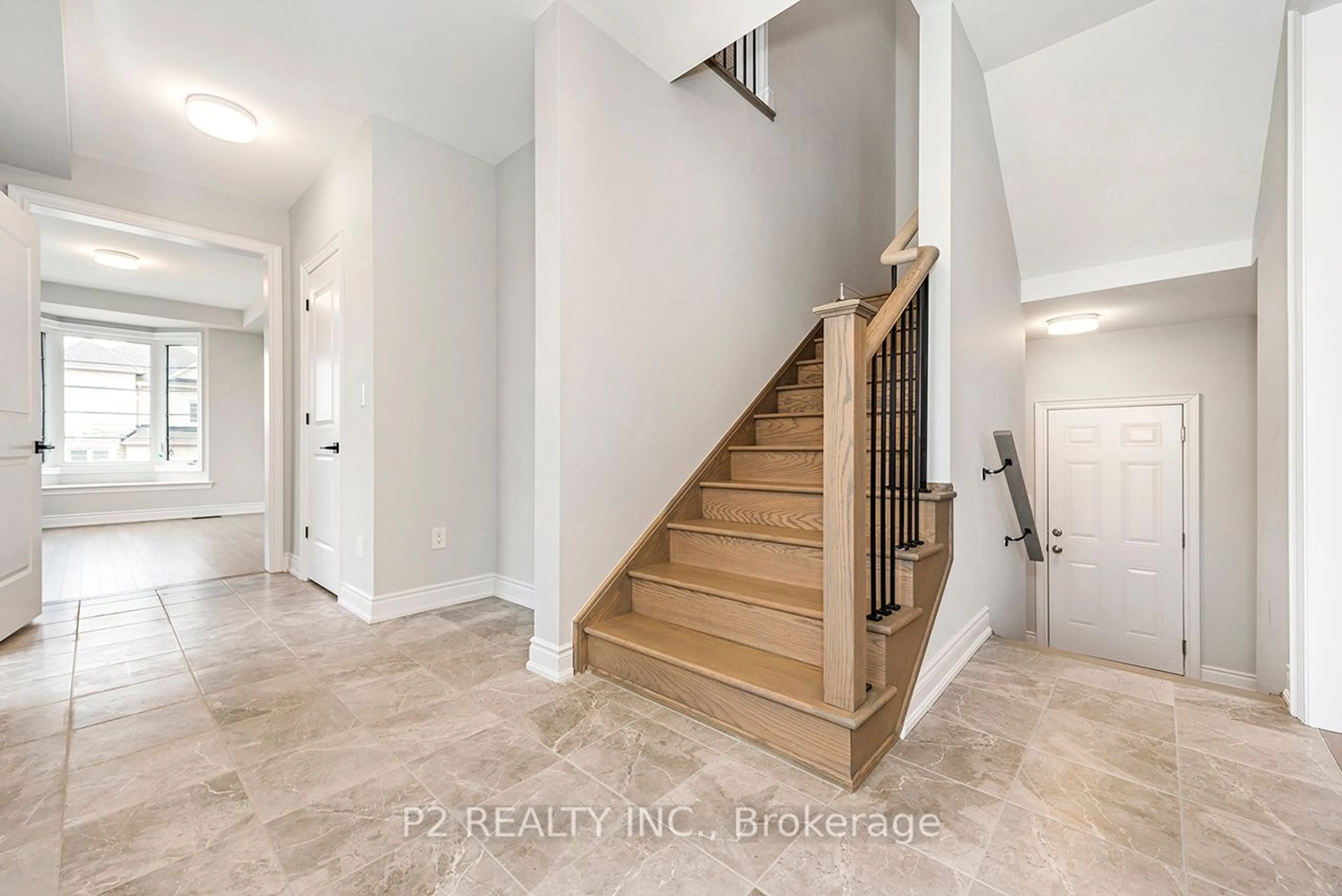 Indoor entryway for 49 Periwinkle Rd, Springwater Ontario L9X 2C9