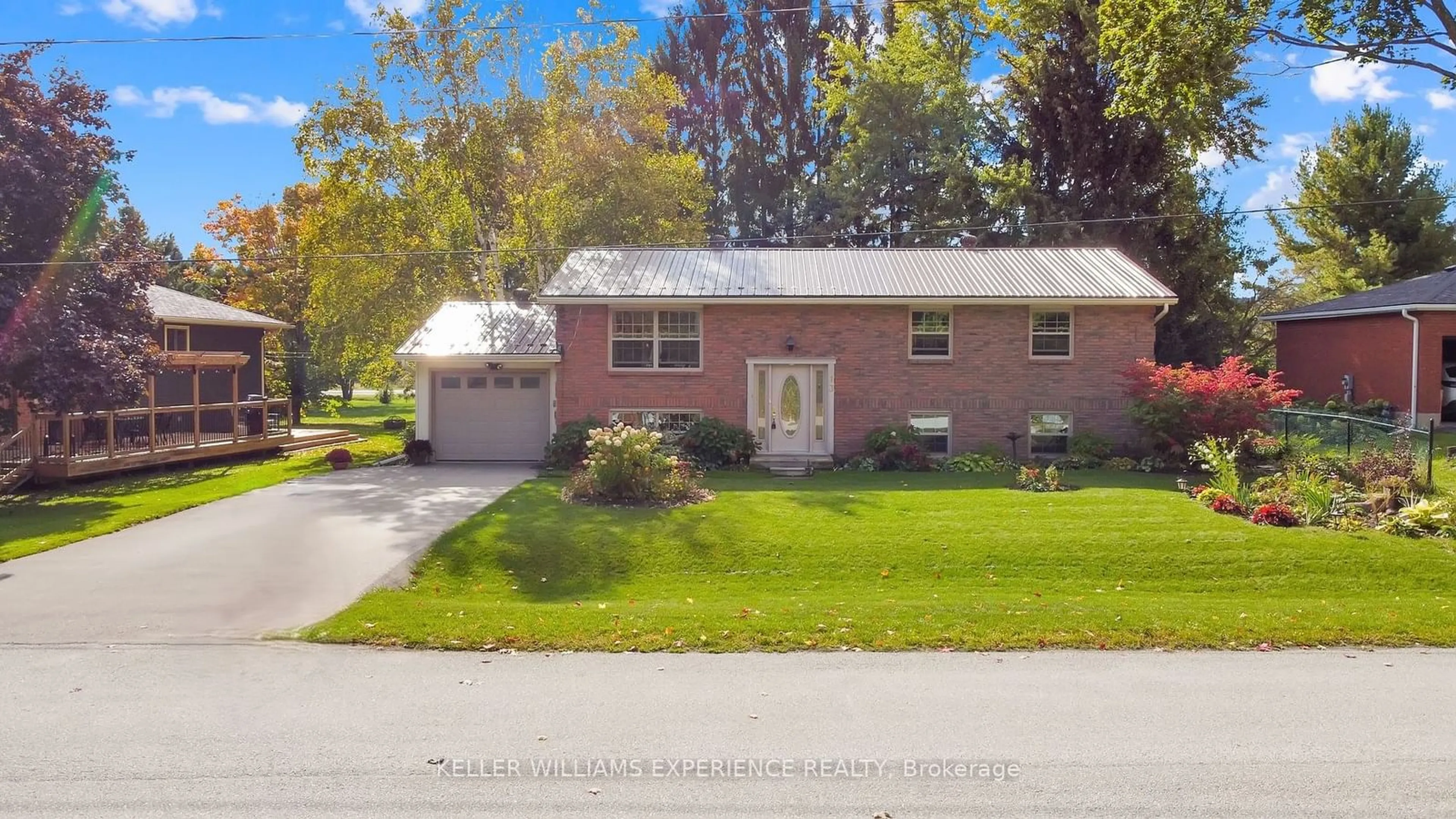 Home with vinyl exterior material, street for 13 Jardine Cres, Clearview Ontario L0M 1G0