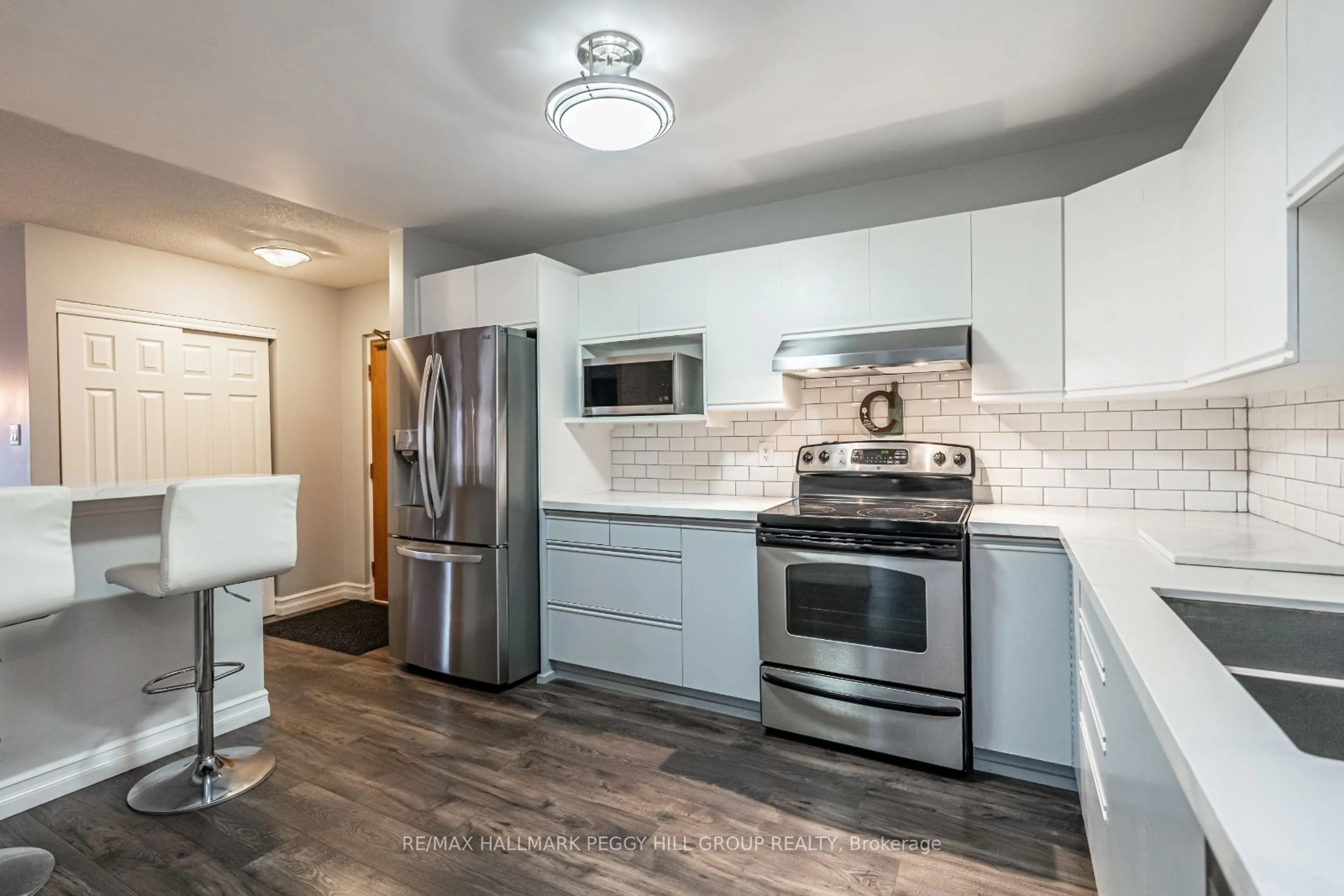 Open concept kitchen, unknown for 131 Clapperton St #303, Barrie Ontario L4M 3G3