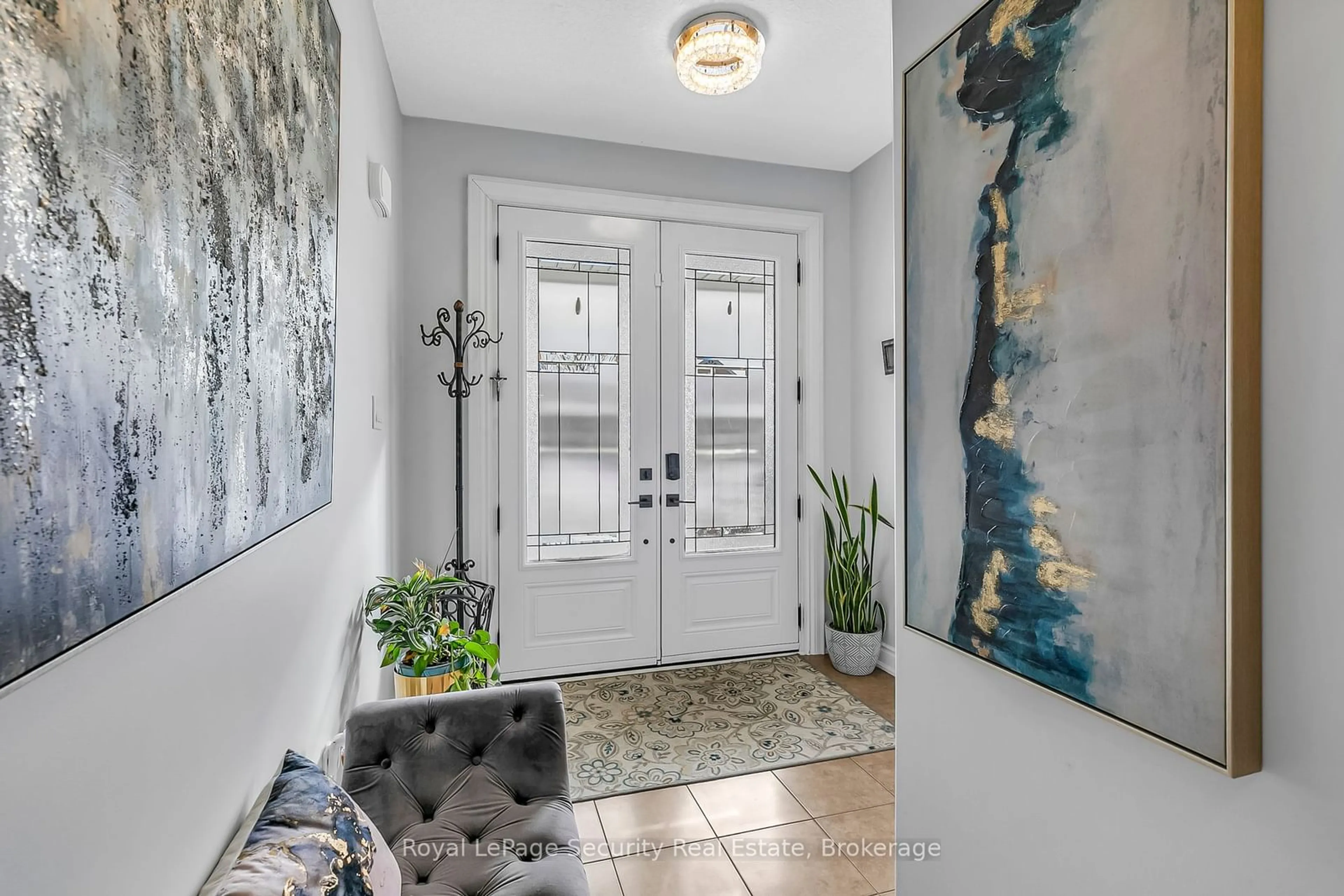 Indoor entryway for 52 Jewel House Lane, Barrie Ontario L4N 8J7