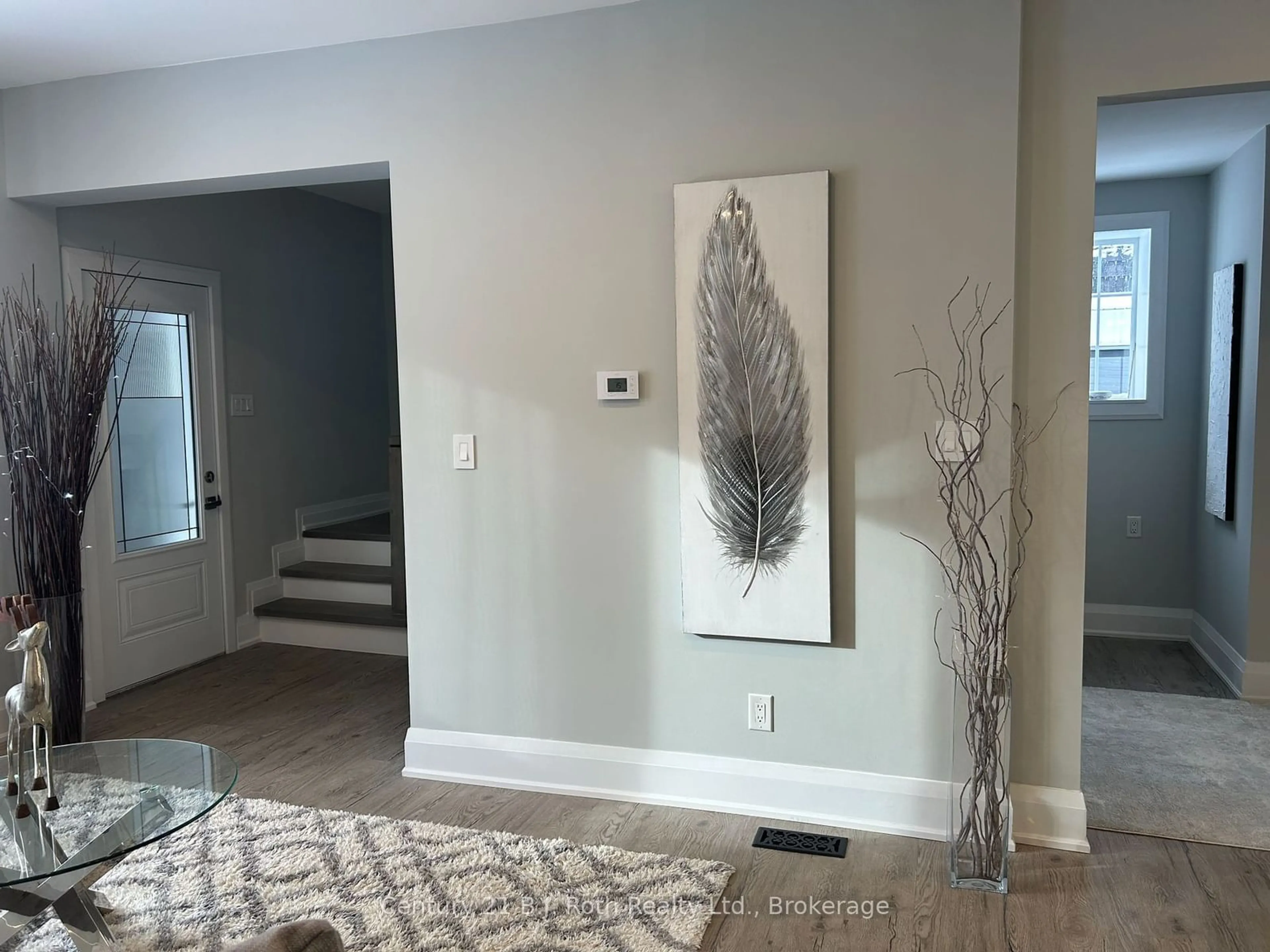 Indoor entryway for 343 First St, Midland Ontario L4R 3P3