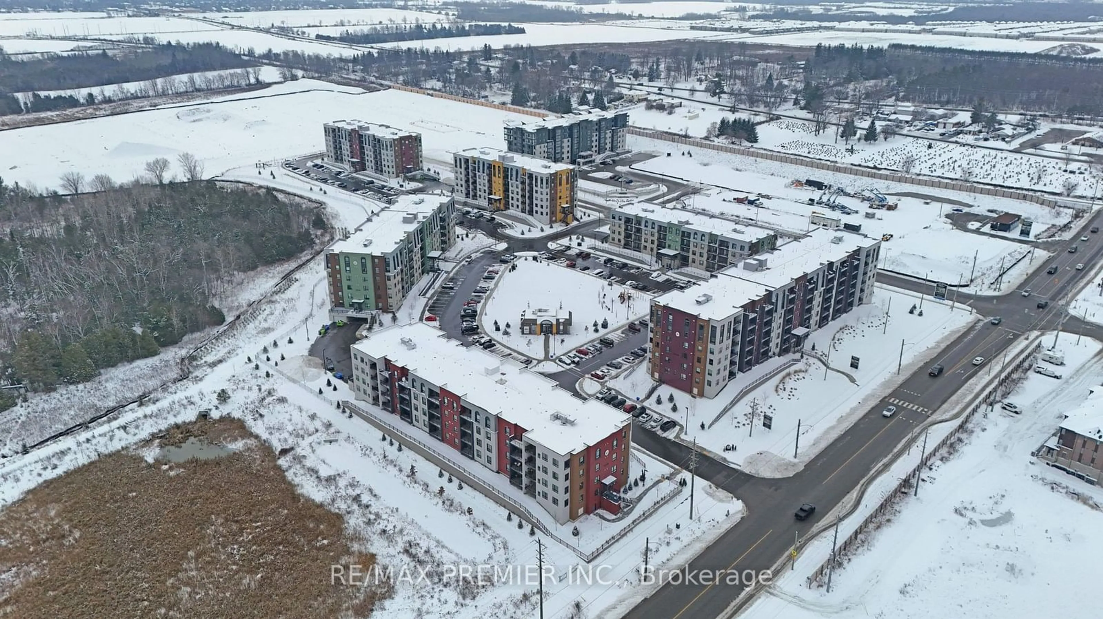 A pic from outside/outdoor area/front of a property/back of a property/a pic from drone, building for 4 Spice Way #404, Barrie Ontario L9J 0M2