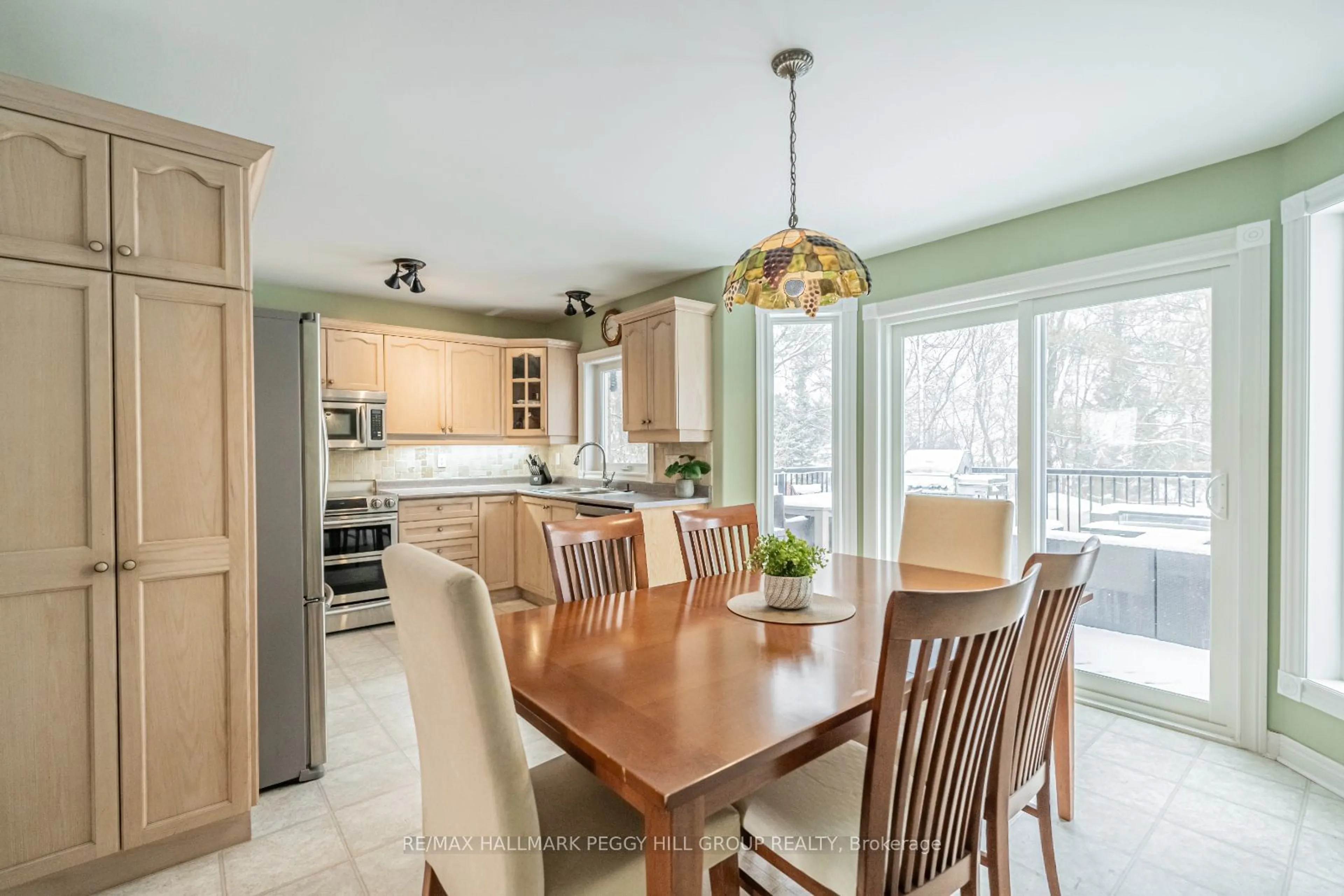 Open concept kitchen, unknown for 24 Parr Blvd, Springwater Ontario L0M 1T0