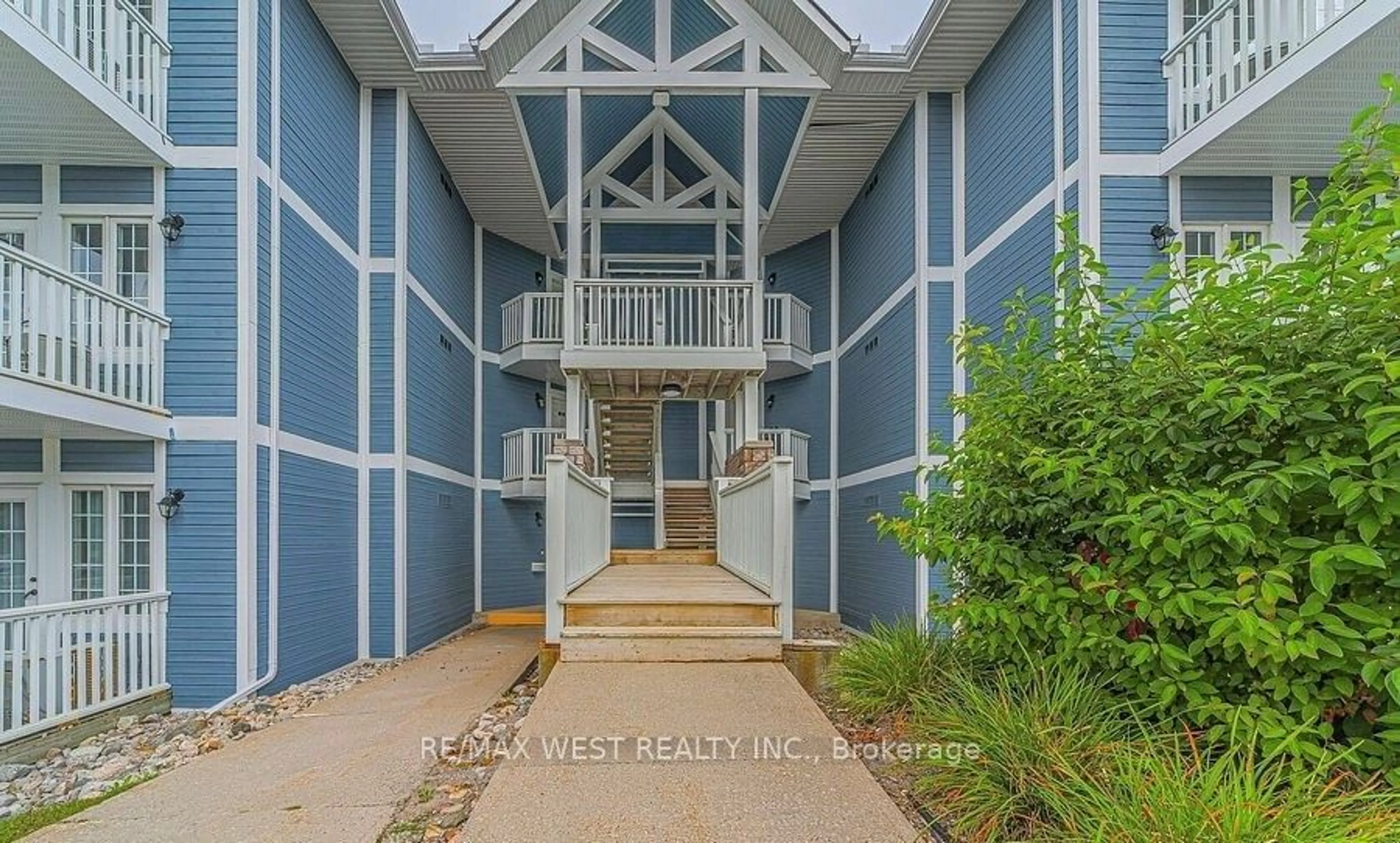 Indoor foyer for 90 Highland Dr, Oro-Medonte Ontario L0L 2X0