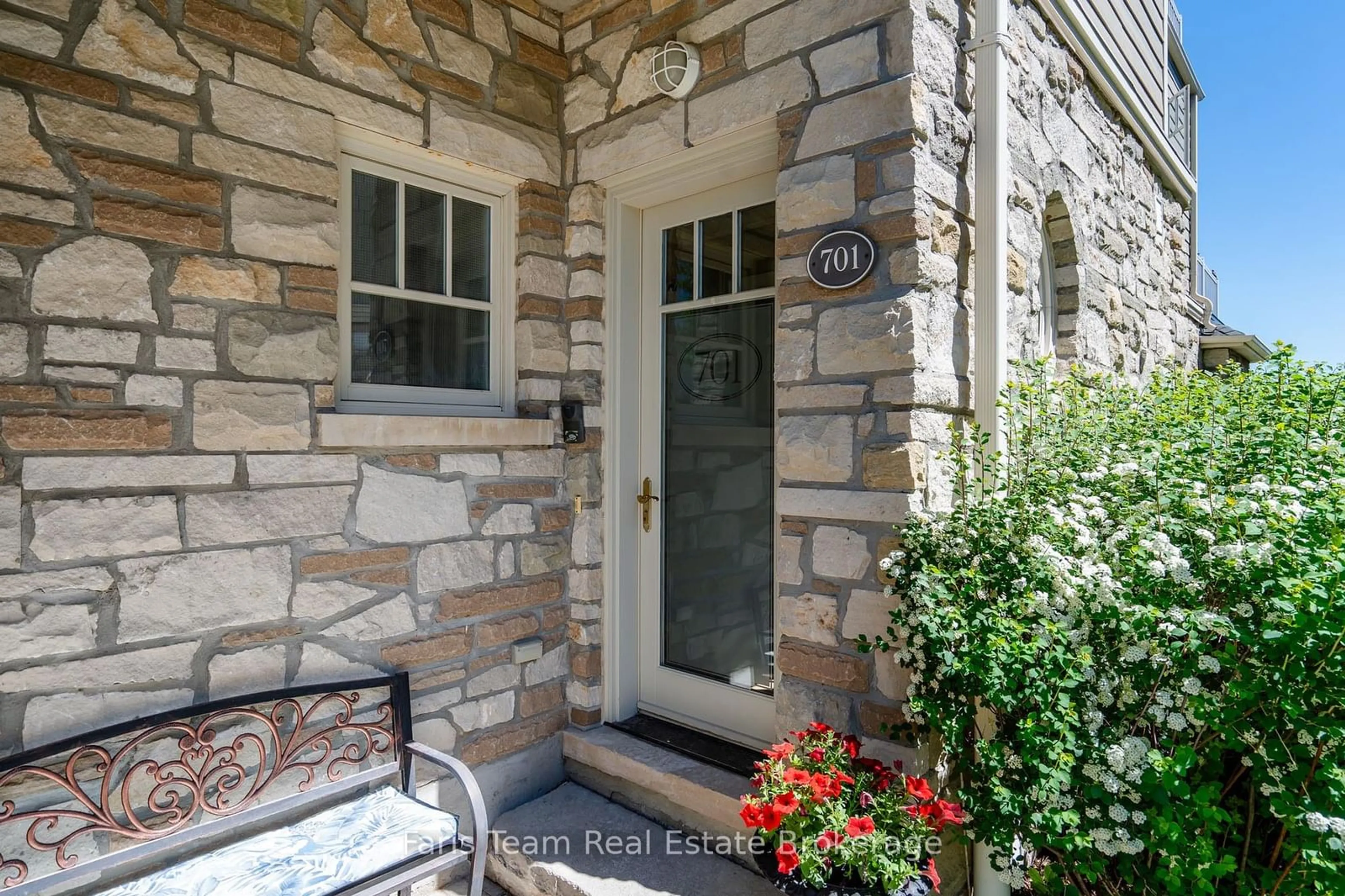 Indoor entryway for 40 Trott Blvd #701, Collingwood Ontario L9Y 5K5