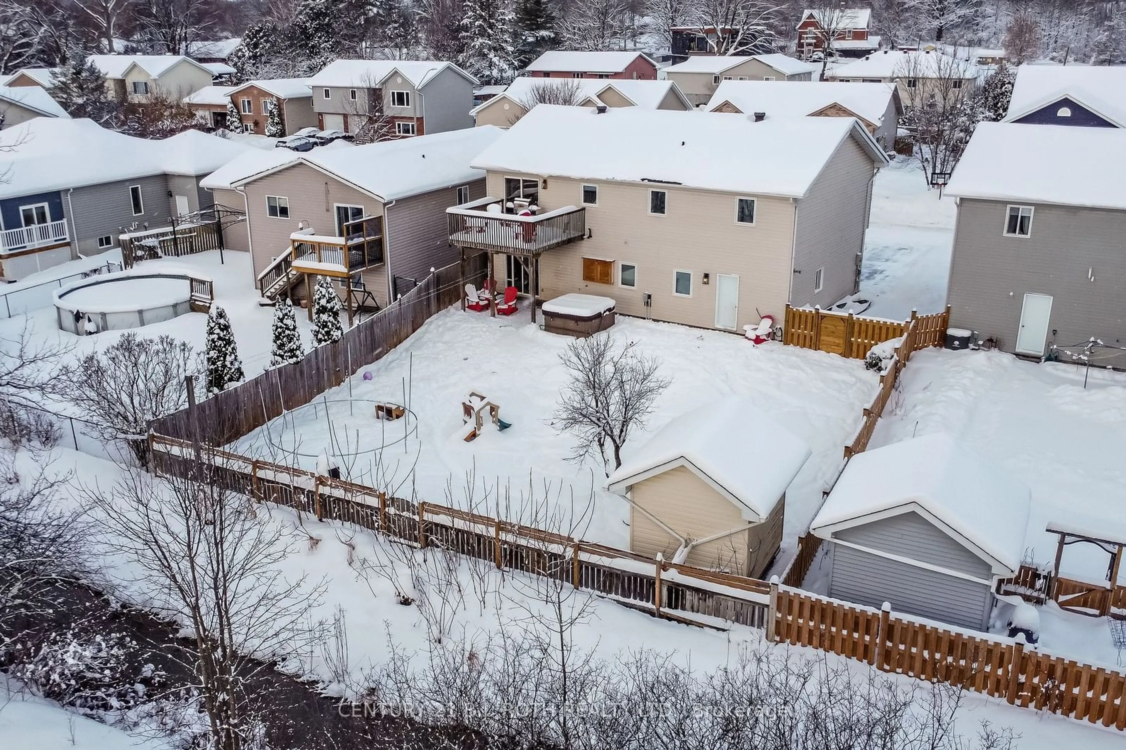 A pic from outside/outdoor area/front of a property/back of a property/a pic from drone, unknown for 67 DONLANDS Crt, Severn Ontario L0K 1E0