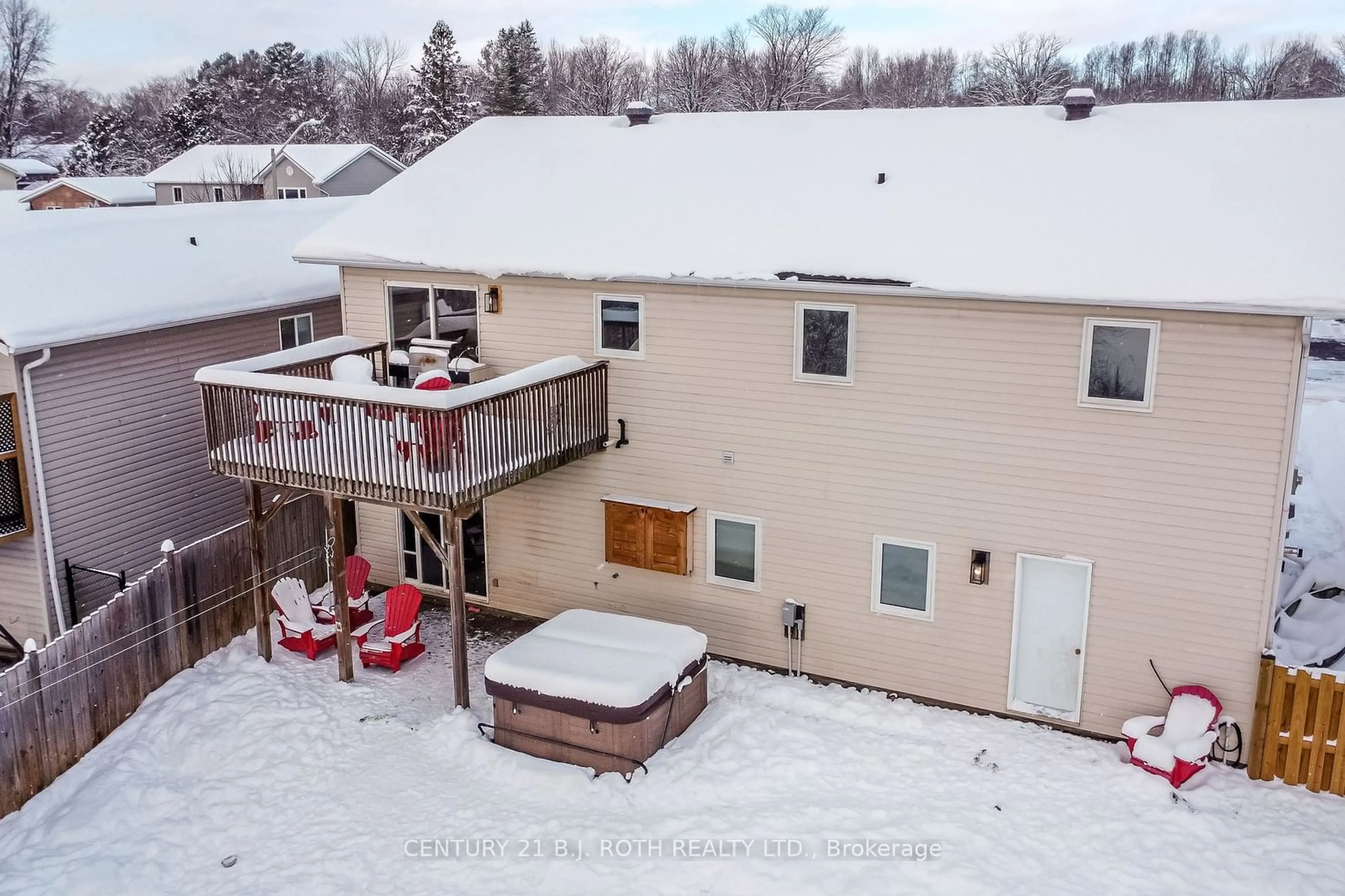 A pic from outside/outdoor area/front of a property/back of a property/a pic from drone, unknown for 67 DONLANDS Crt, Severn Ontario L0K 1E0