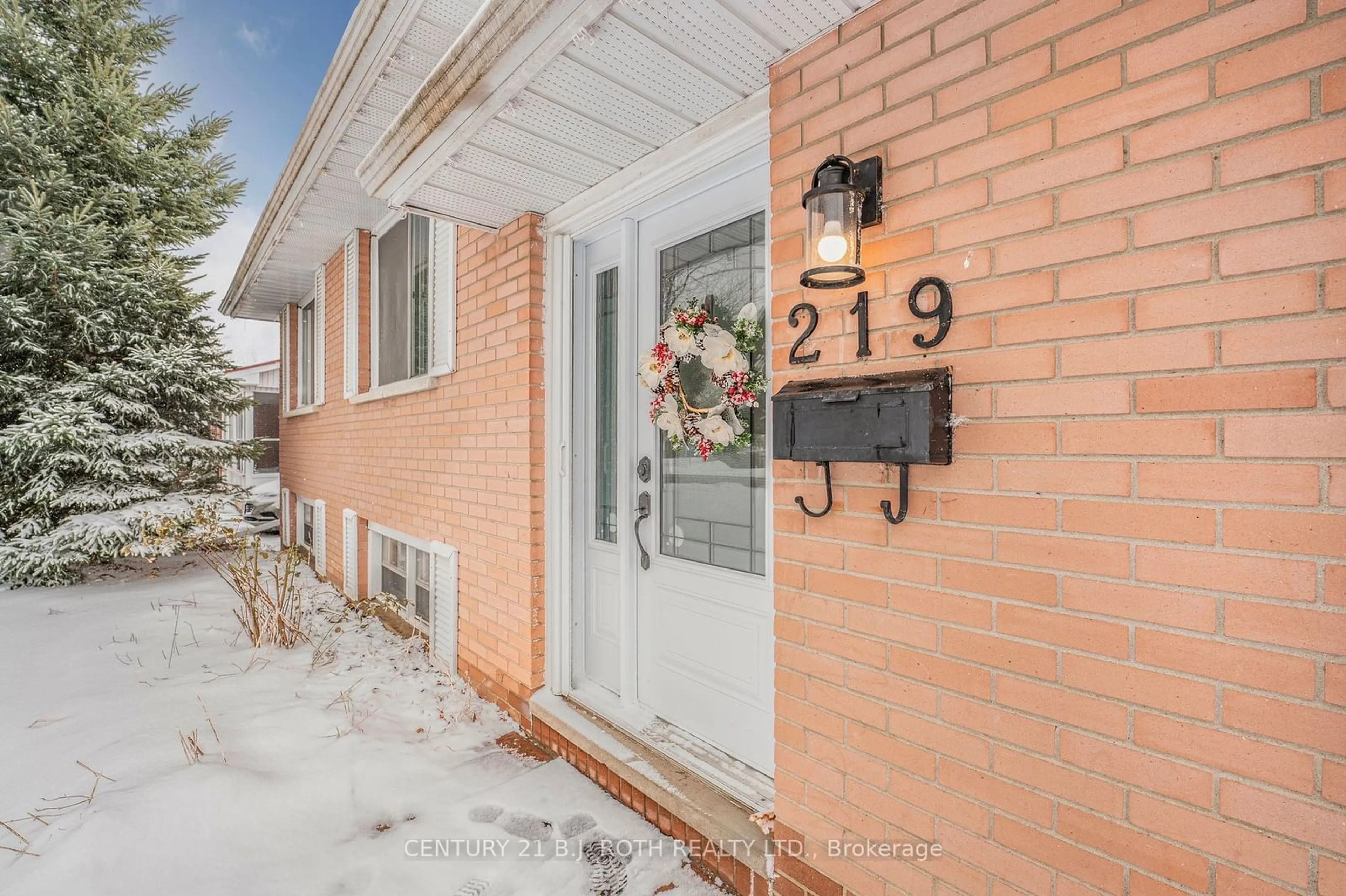 Unknown for 219 STEEL St, Barrie Ontario L4M 2G8