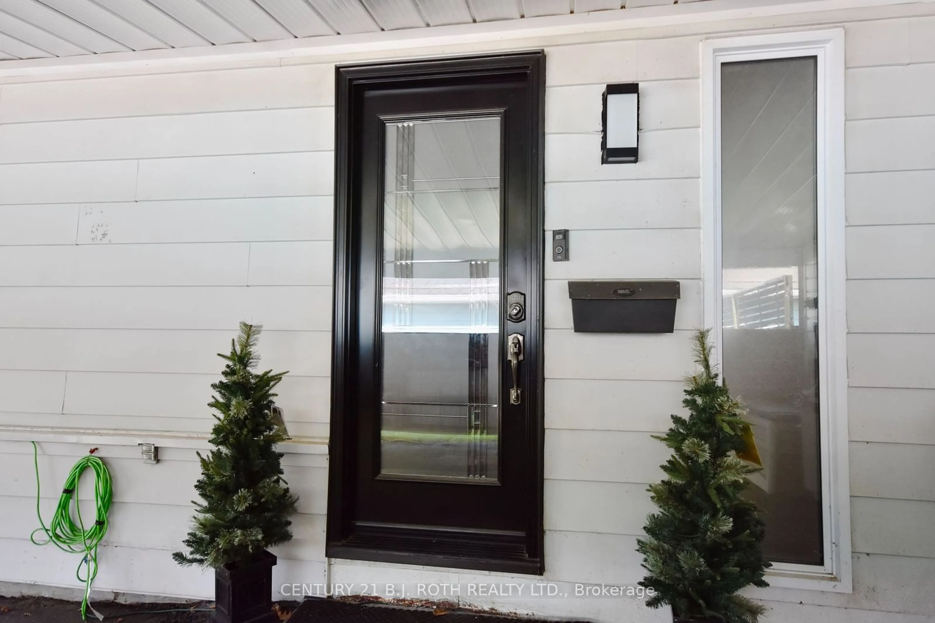 Indoor entryway for 624 BAYVIEW Dr, Midland Ontario L4R 2P5