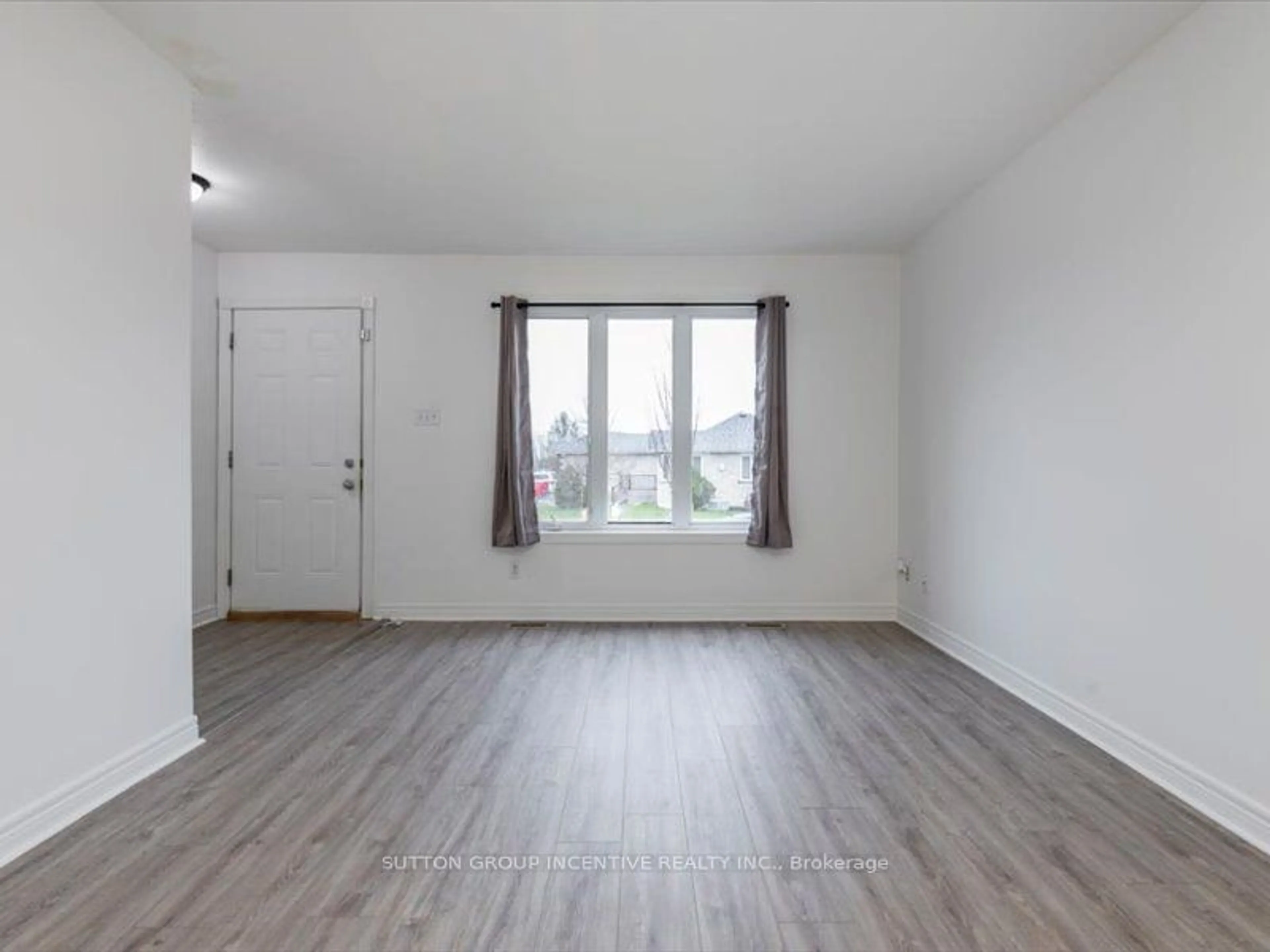 A pic of a room for 10 Larkin Dr, Barrie Ontario L4M 6T2