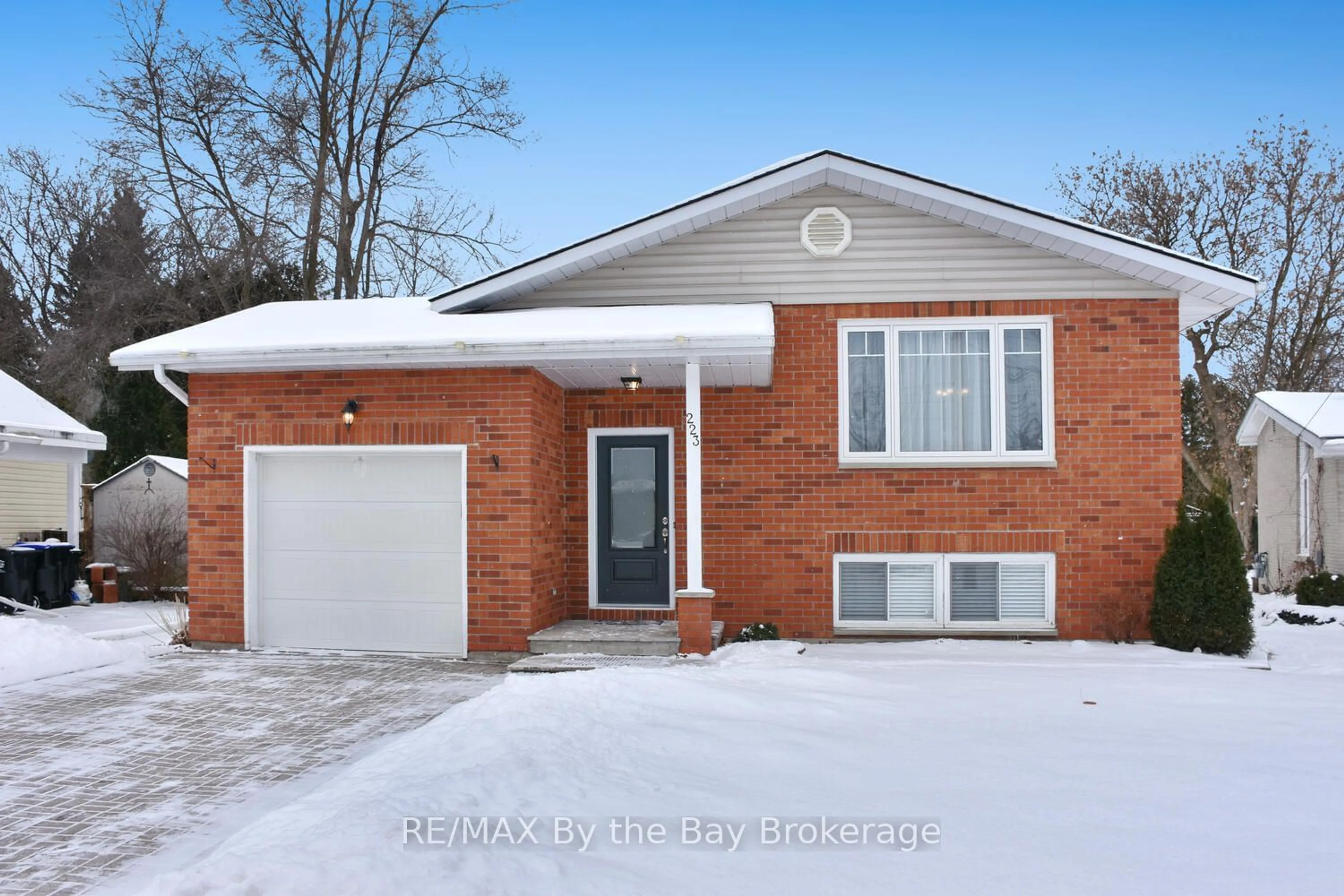Home with brick exterior material, street for 223 Oak St, Clearview Ontario L0M 1S0