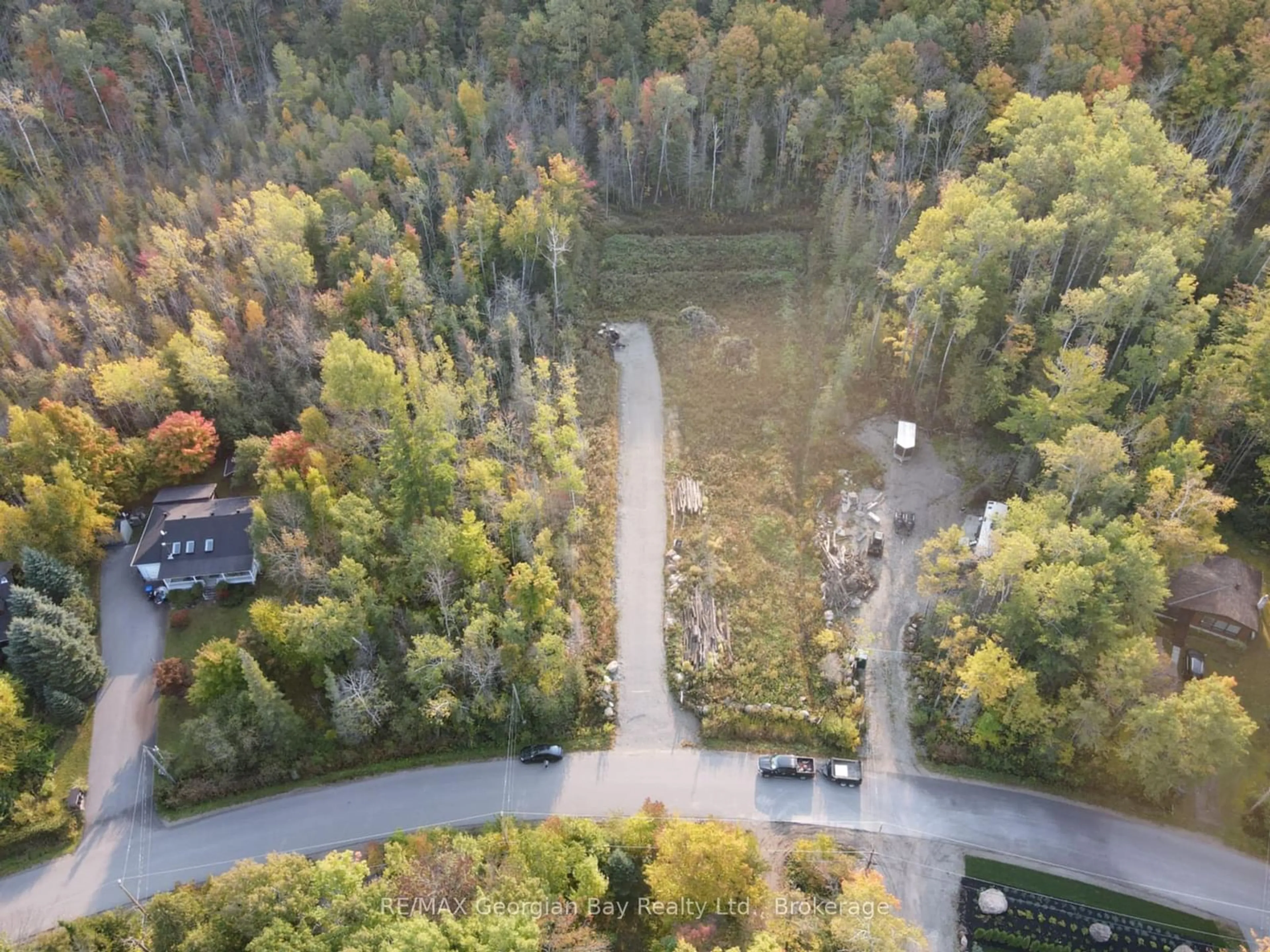 A pic from outside/outdoor area/front of a property/back of a property/a pic from drone, forest/trees view for 465 SILVER BIRCH Dr, Tiny Ontario L9M 0M5