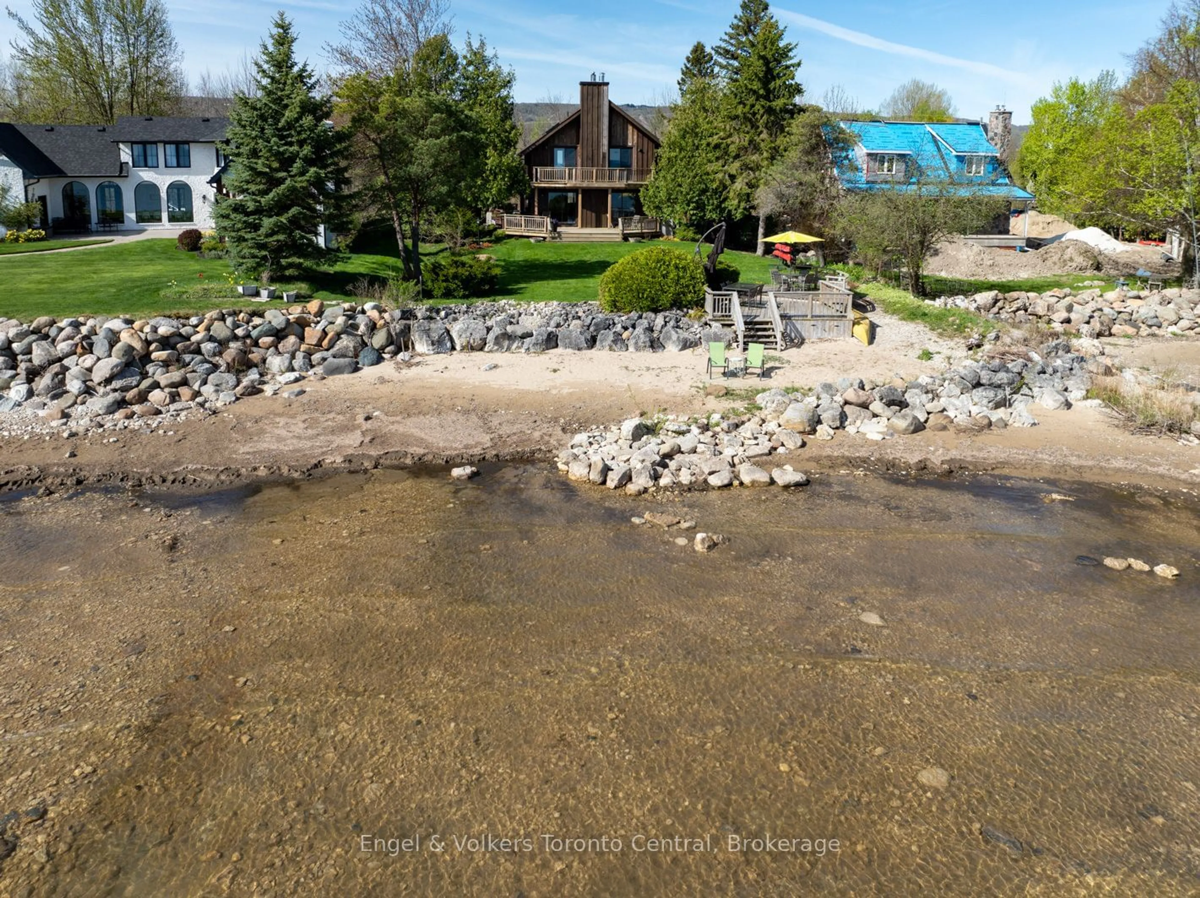 A pic from outside/outdoor area/front of a property/back of a property/a pic from drone, water/lake/river/ocean view for 49 Madeline Dr, Collingwood Ontario L9Y 0T9