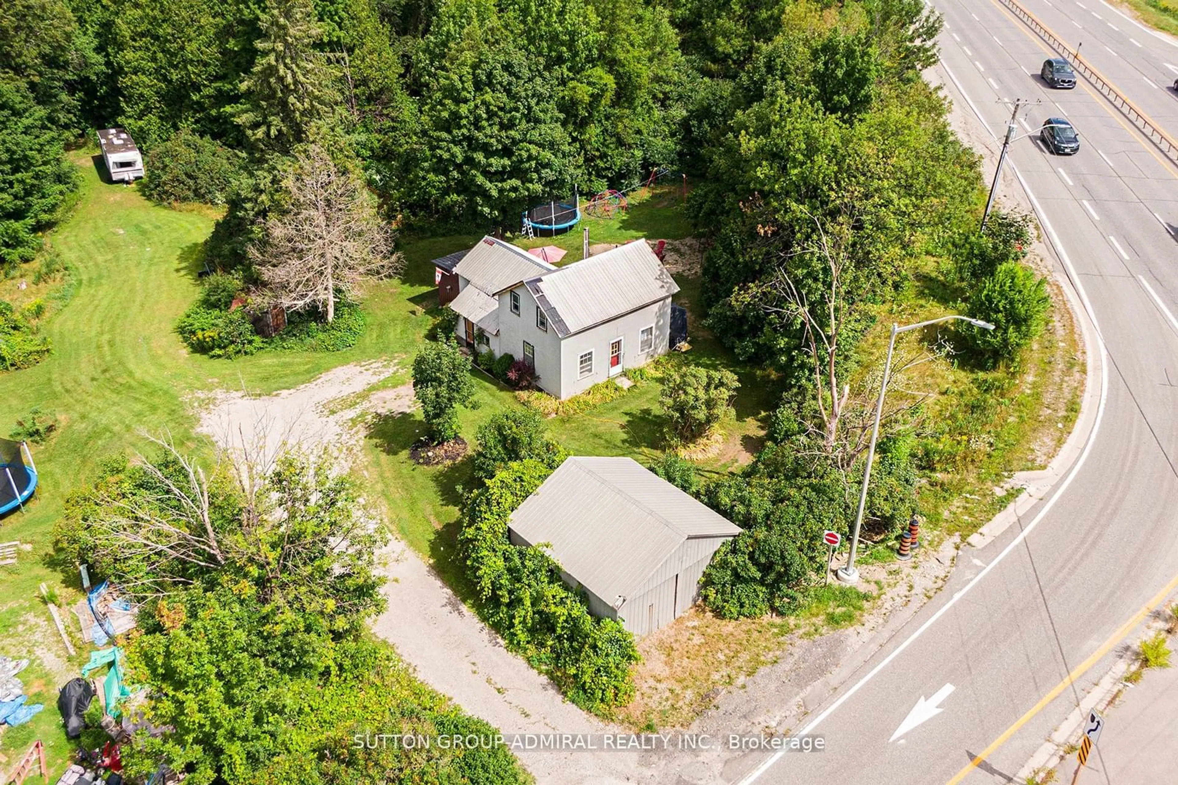 A pic from outside/outdoor area/front of a property/back of a property/a pic from drone, street for 1662 Penley Rd, Severn Ontario L3V 6H3