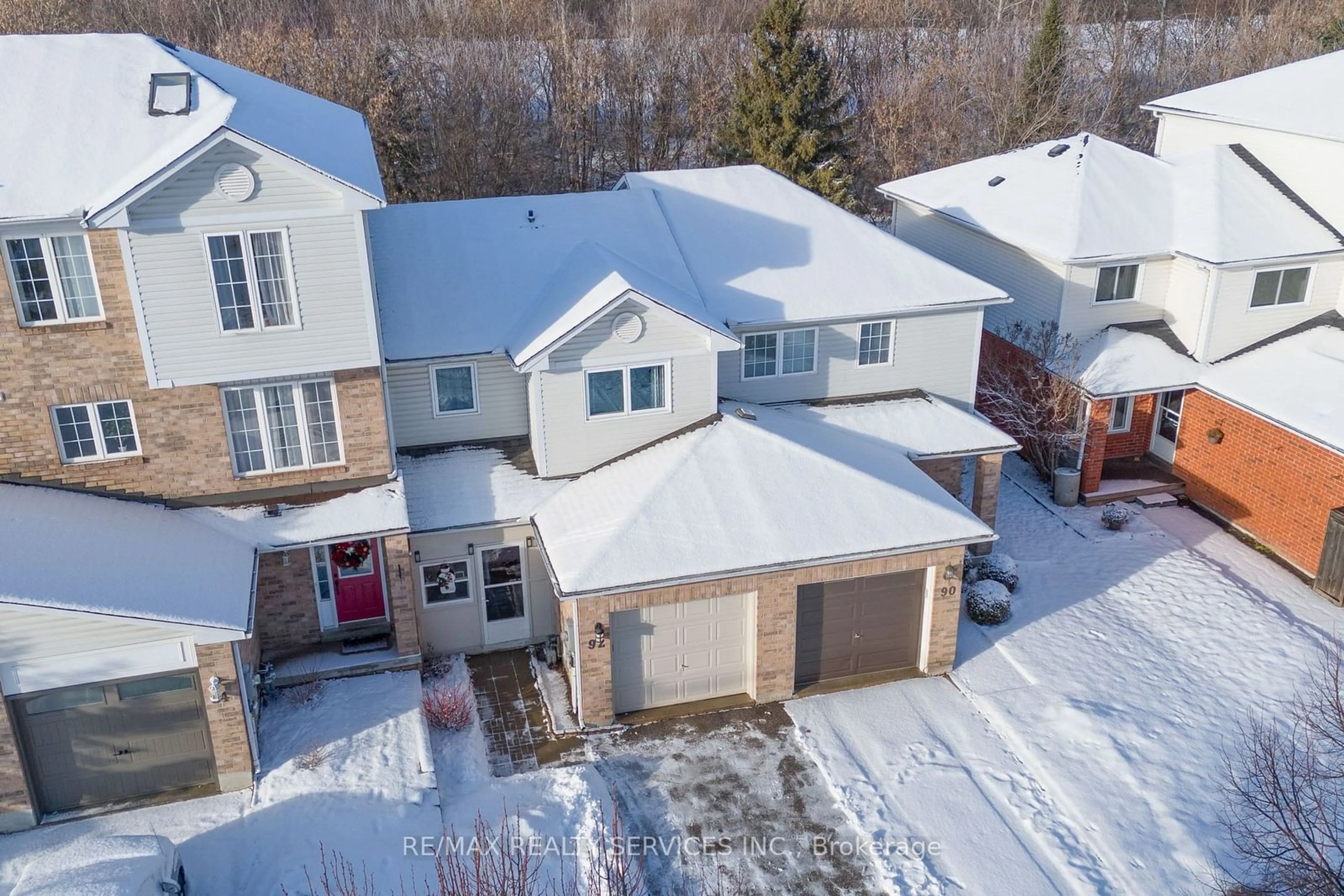 A pic from outside/outdoor area/front of a property/back of a property/a pic from drone, street for 92 Pickett Cres, Barrie Ontario L4N 8B9