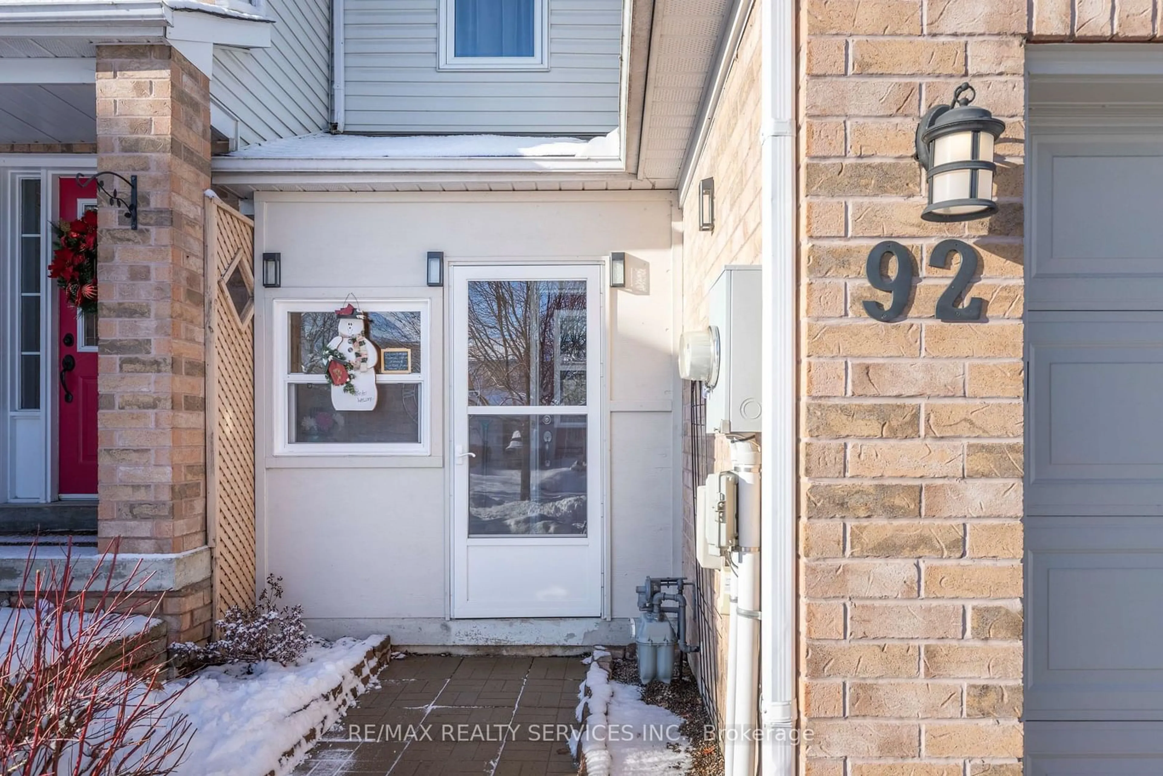 Indoor entryway for 92 Pickett Cres, Barrie Ontario L4N 8B9