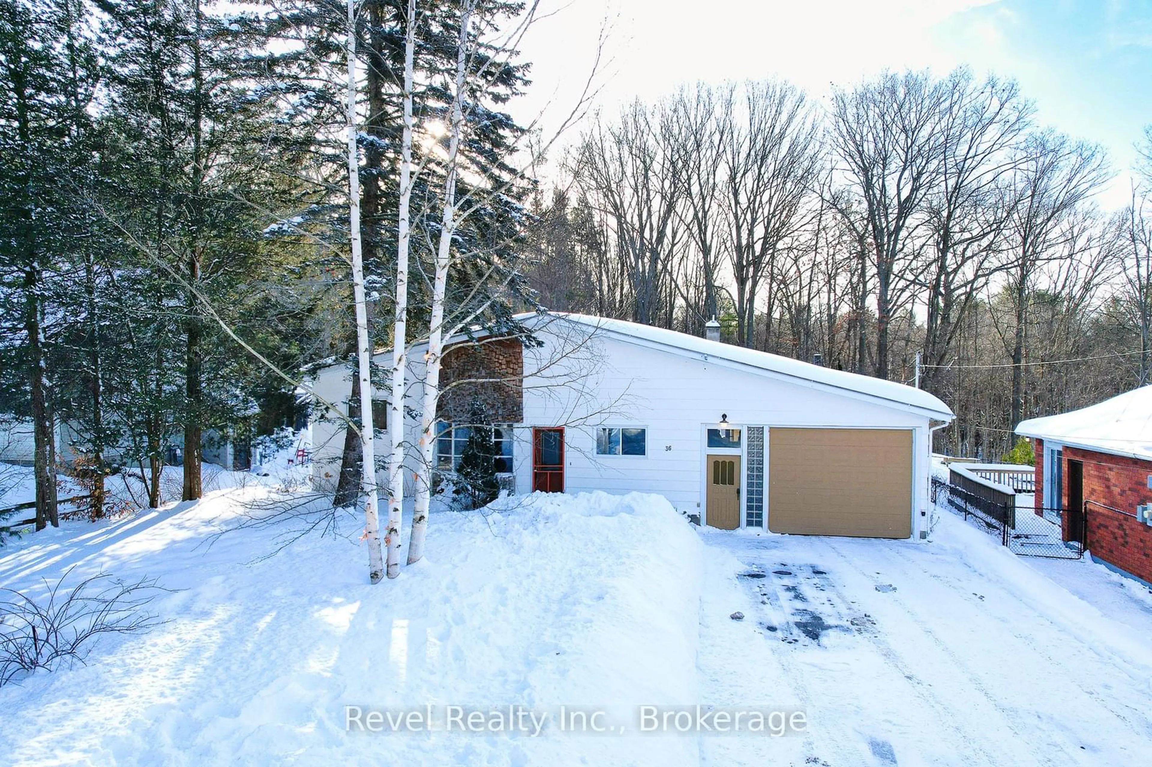 Unknown for 36 Broad St, Penetanguishene Ontario L9M 1G1