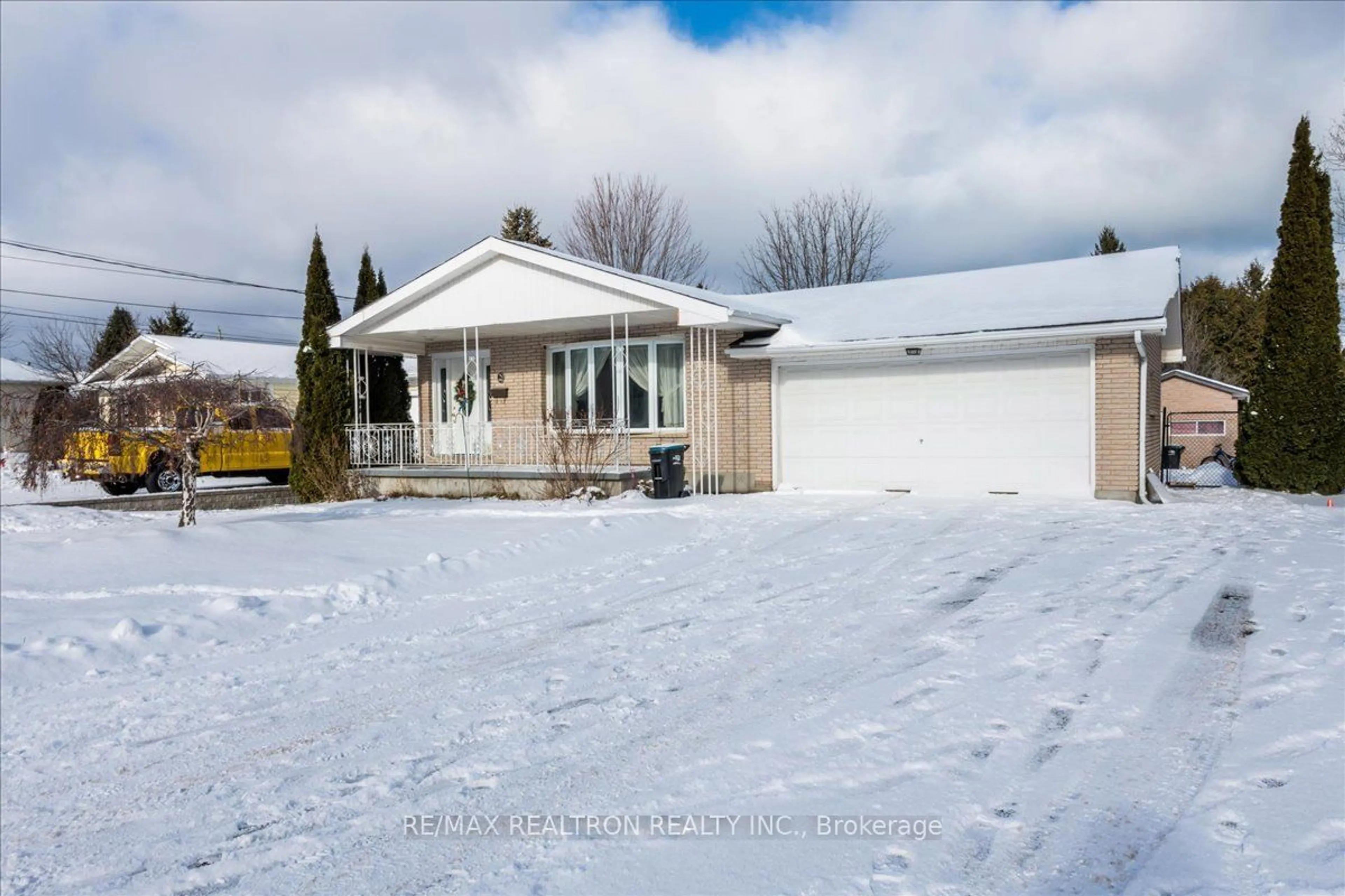 Home with vinyl exterior material, street for 309 Seventh St, Collingwood Ontario L9Y 2B2