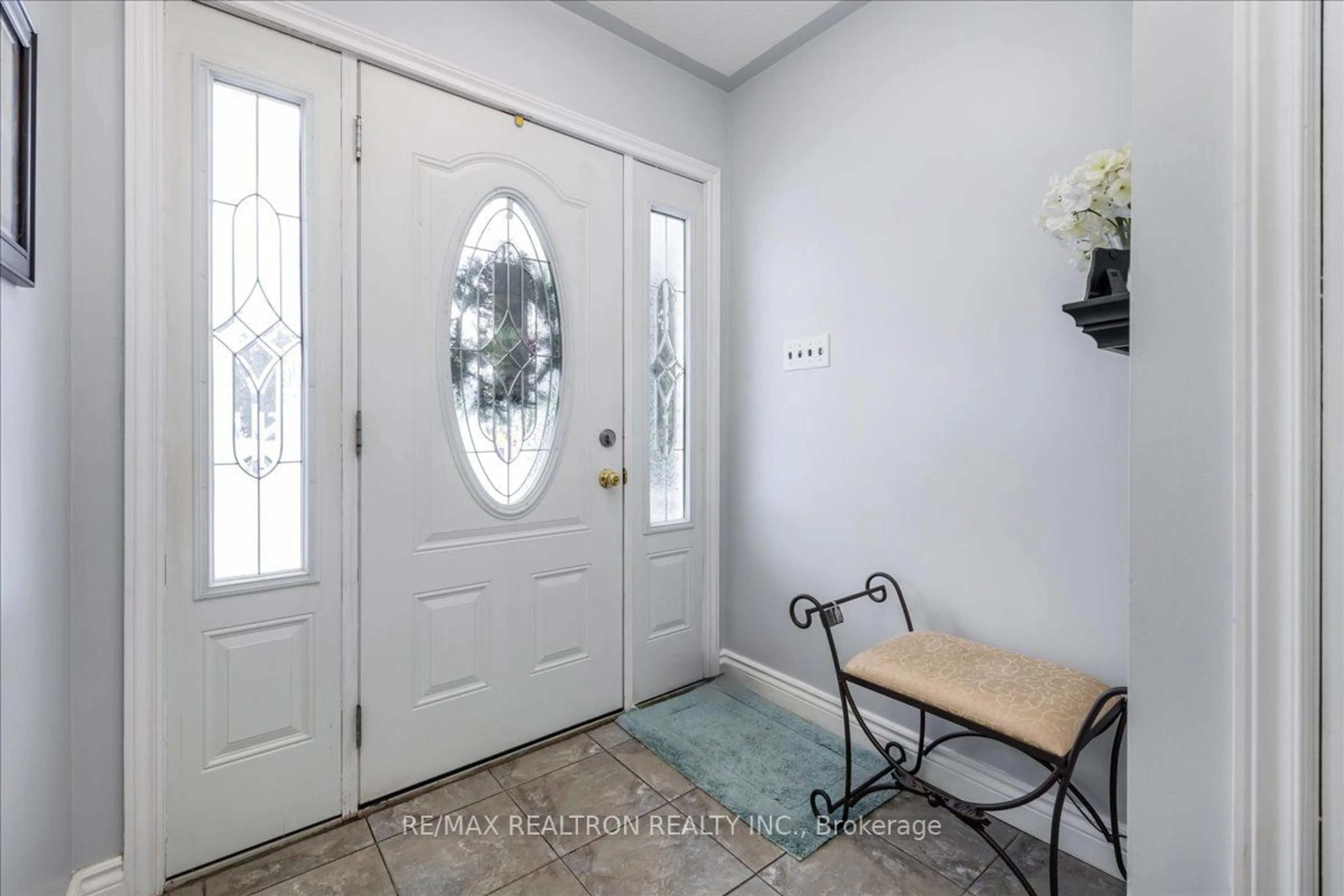 Indoor entryway for 309 Seventh St, Collingwood Ontario L9Y 2B2